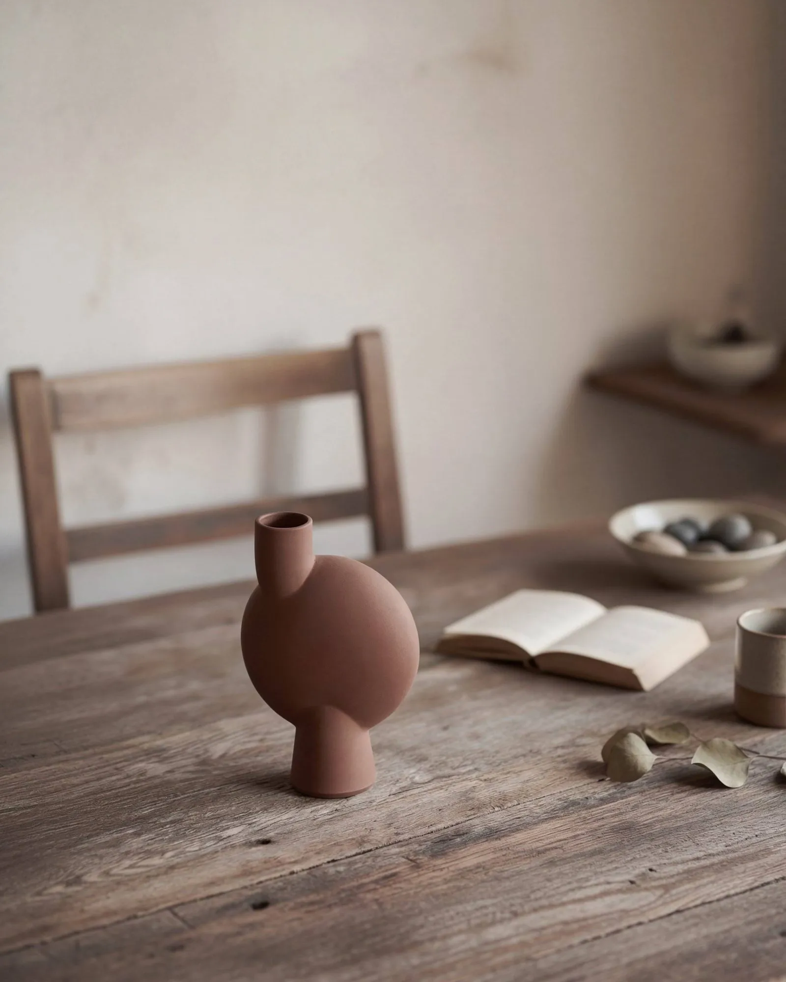 Sphere Bubl vas Medio, Almond 101 Copenhagen