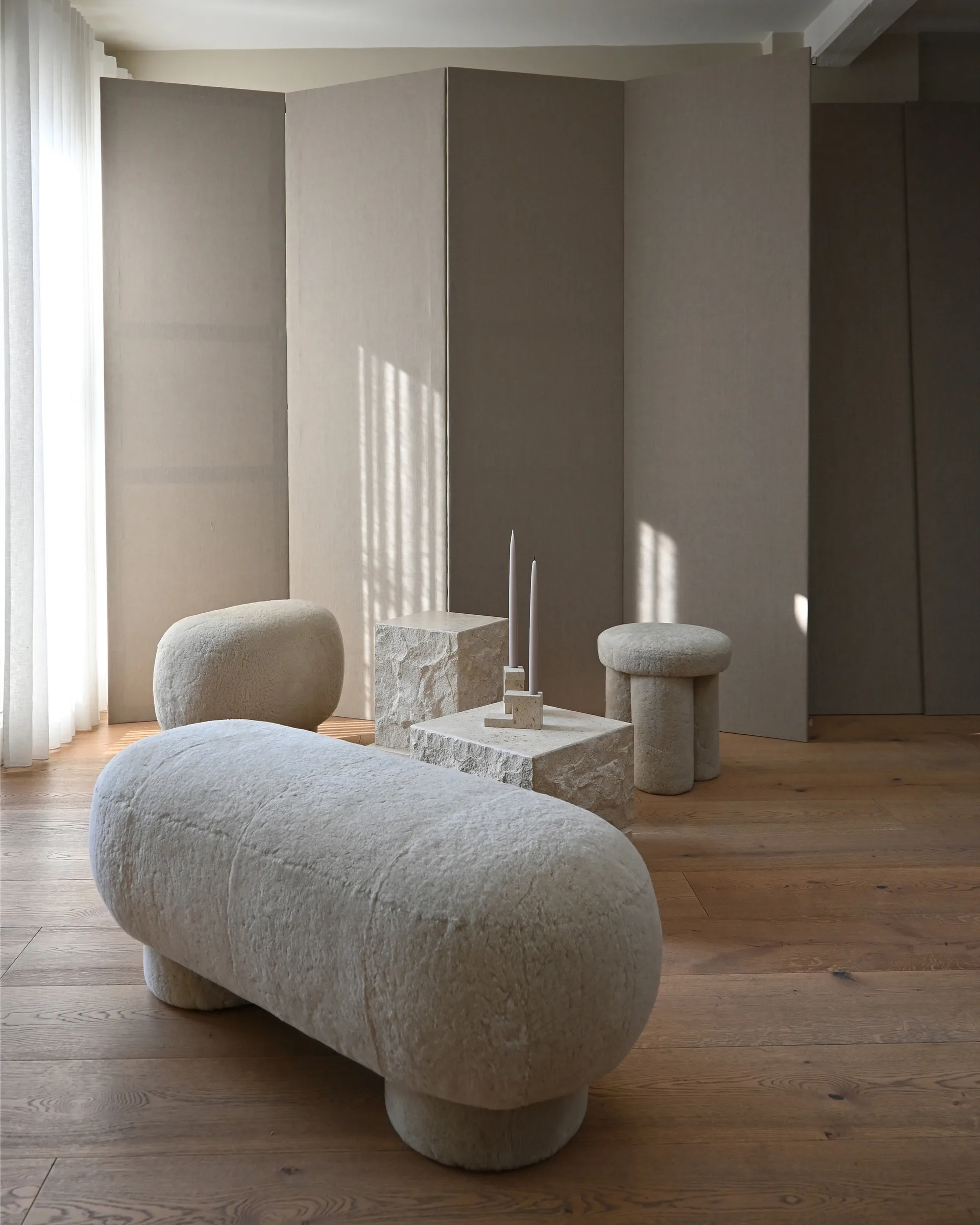 Temple sidobord low 42x40 cm, Chrome-limestone 101 Copenhagen