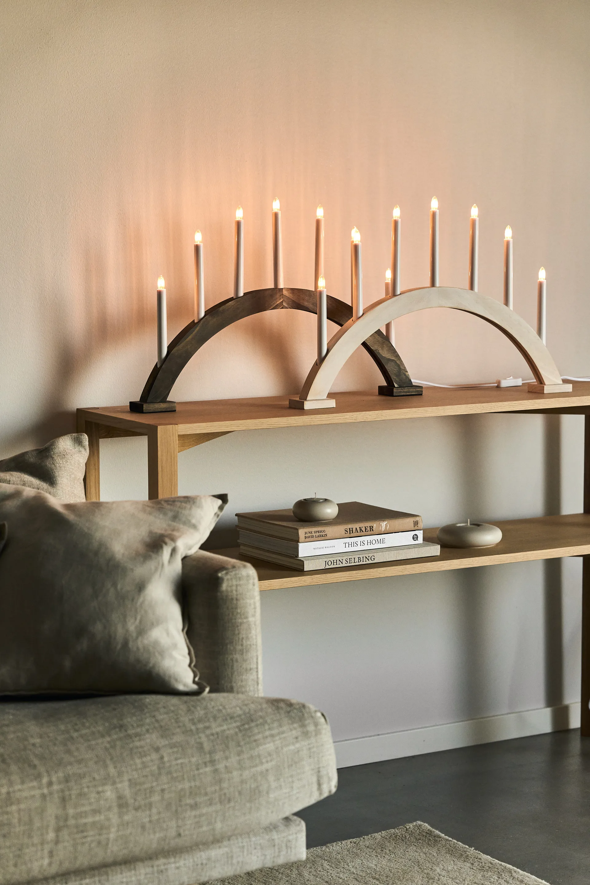 Anton konsolbord 35x125 cm, Vitpigmenterad ek 1898