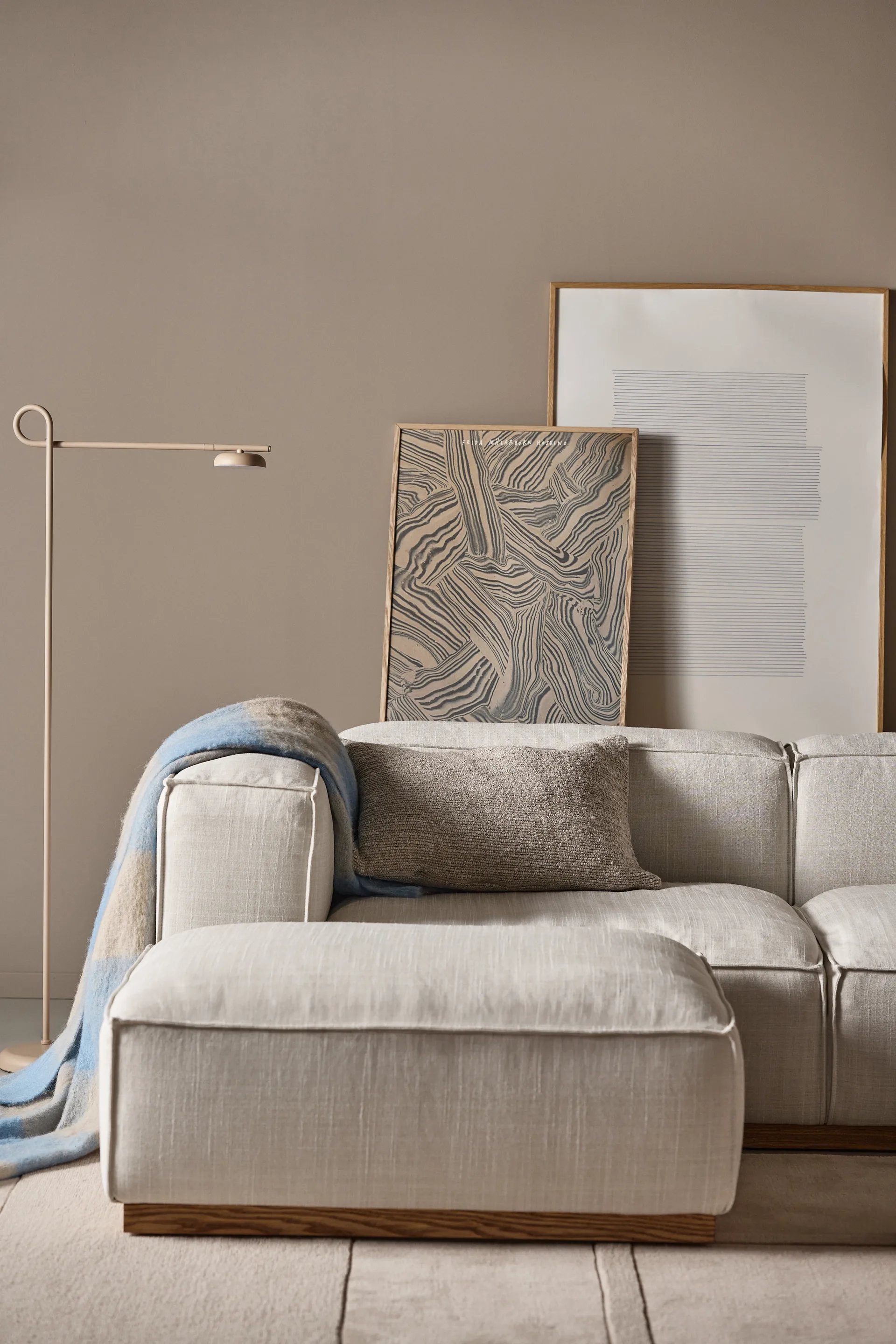 Bergsdal fotpall, Oslo Nature 1540-ekbetsad ask 1898