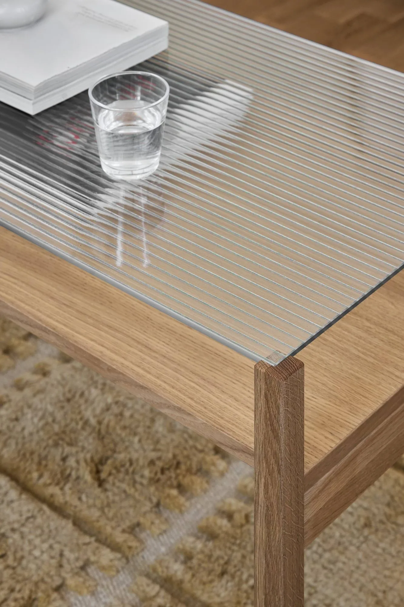 Lid soffbord, Vitpigmenterad ek-glas, 125x50 cm 1898