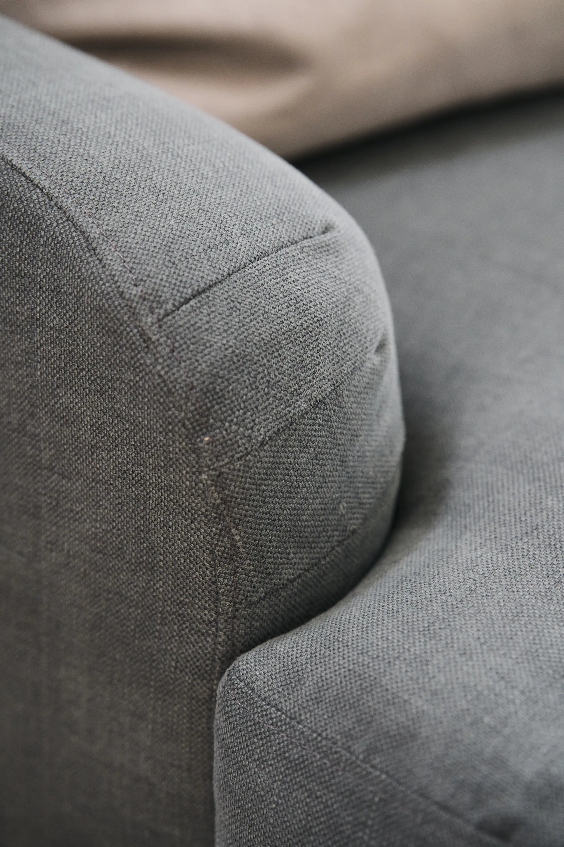 Lidnäs fåtölj, Caleido grey 1240, vitoljad ek 1898