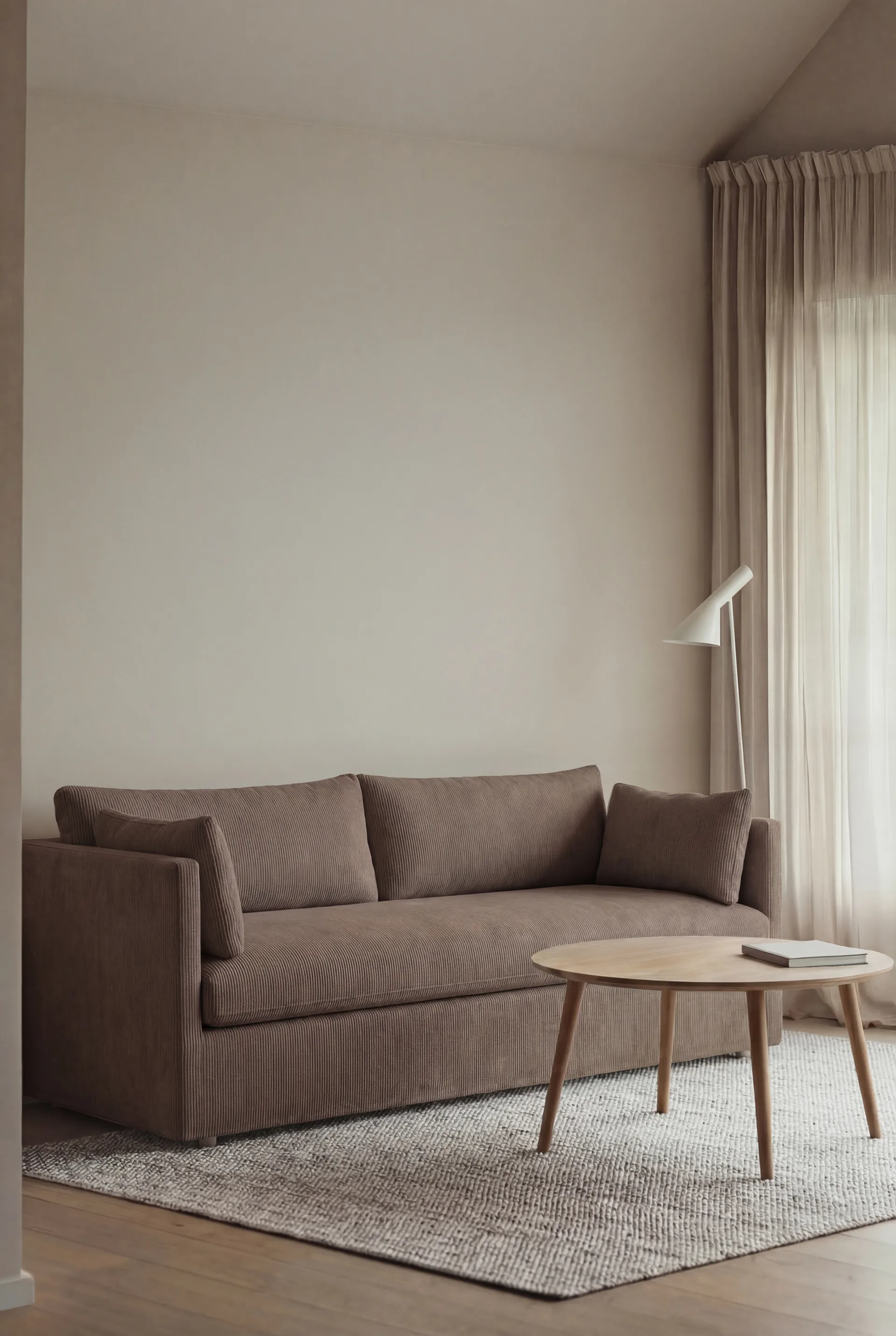 Linnevik soffa, Jump brown 1955-vitoljad ek, 3-sits, med kappa 1898