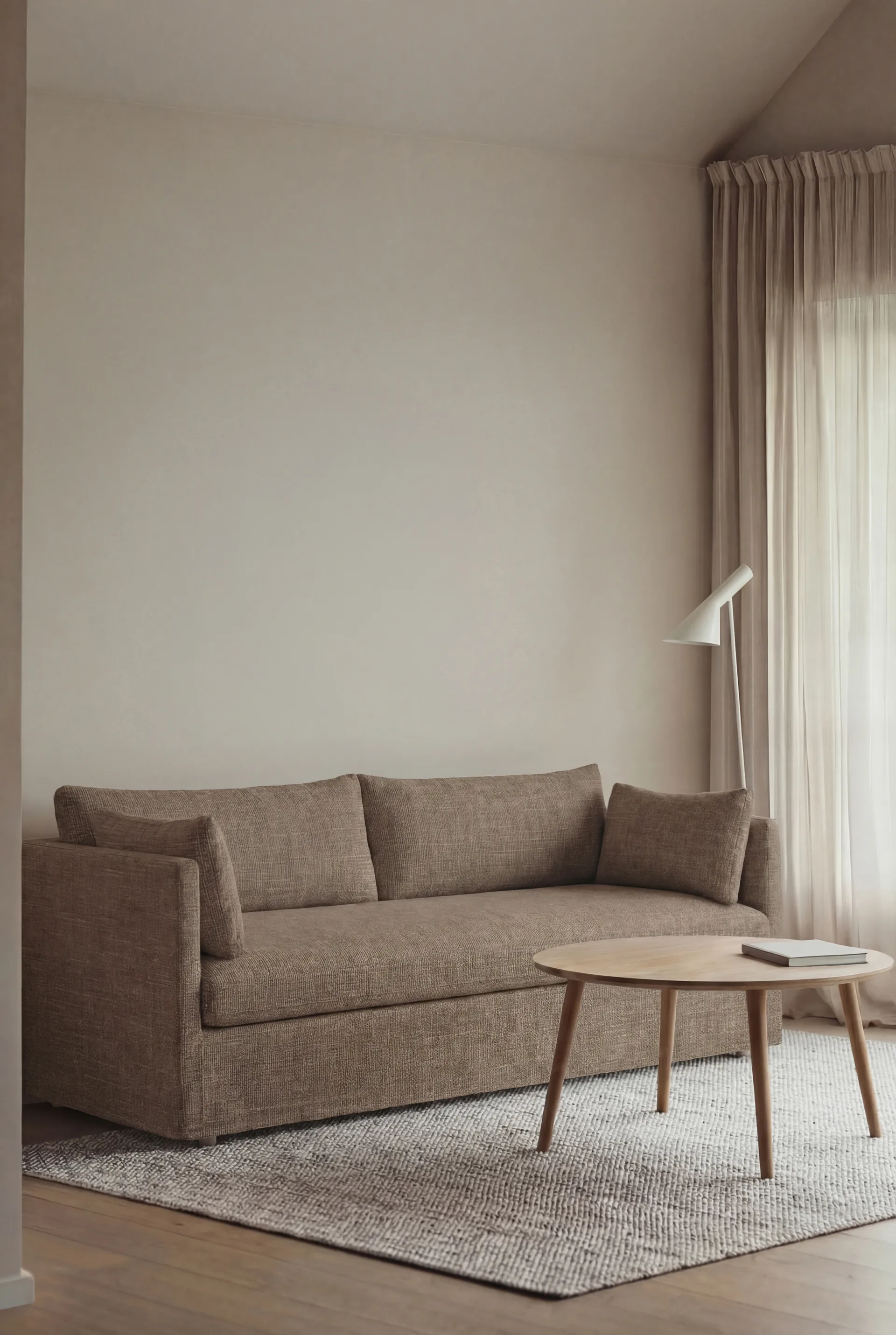 Linnevik soffa, Same Mole 6674-vitoljad ek, 3-sits, med kappa 1898