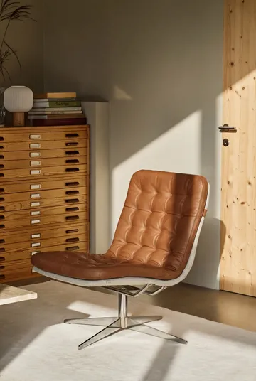 Loholm fåtölj med snurrfunktion - Konjaksfärgat läder-Bern Beige 0341 - 1898