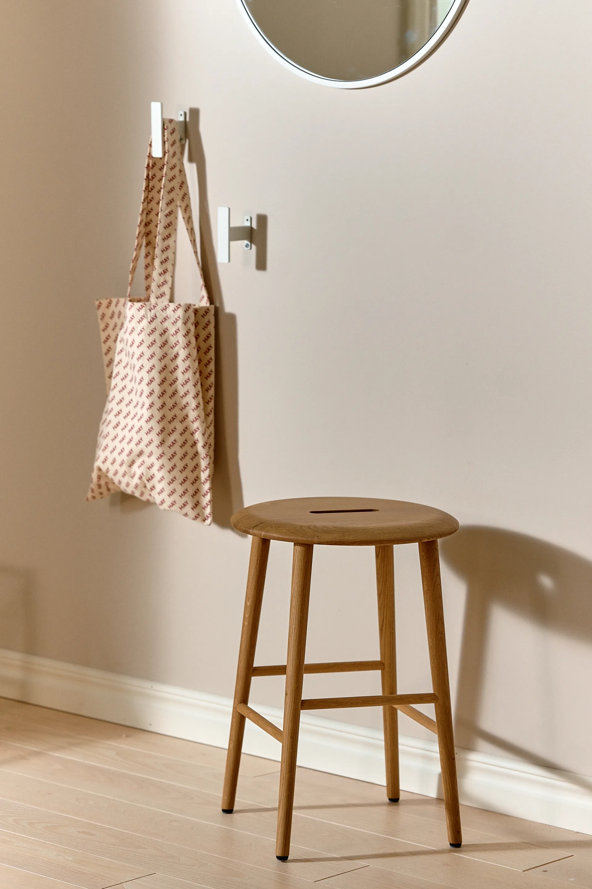 Norrabo rund pall 53 cm, Naturlackad ek, Ø38x53 cm 1898