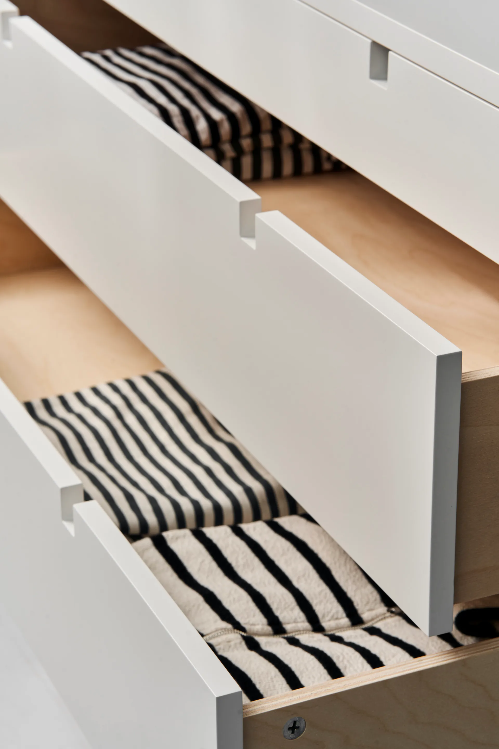 Square byrå 5 lådor, Vit 1898