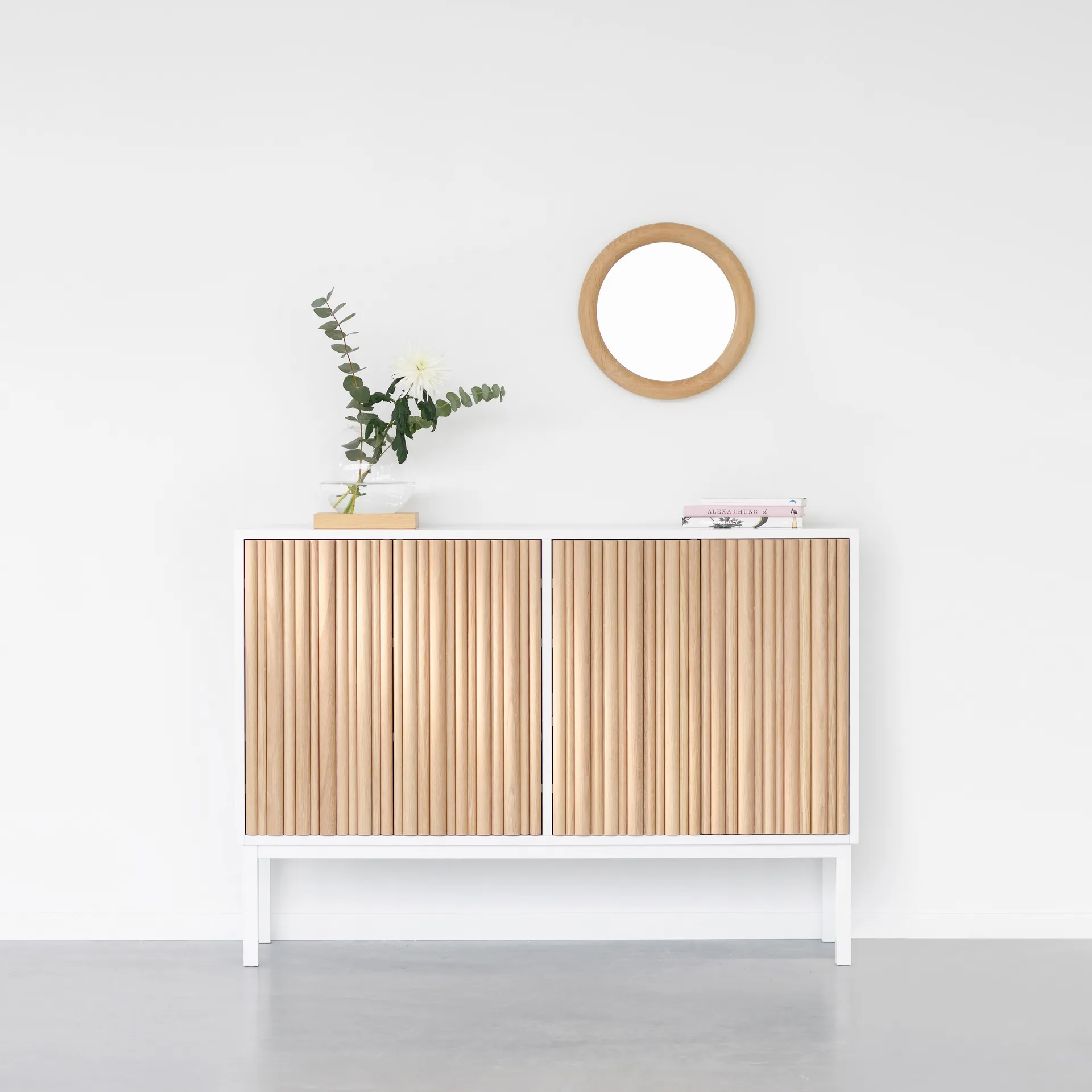 Collect lågt skåp 2013, Vitoljad ek-vit A2