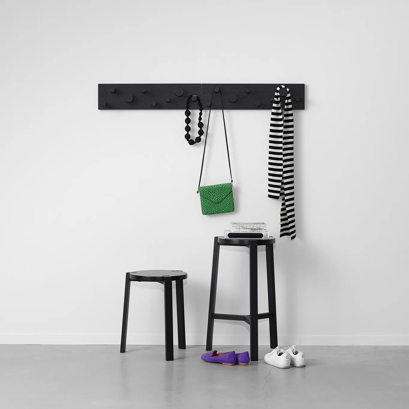 Fellow klädhängare, Svartbetsad ek A2