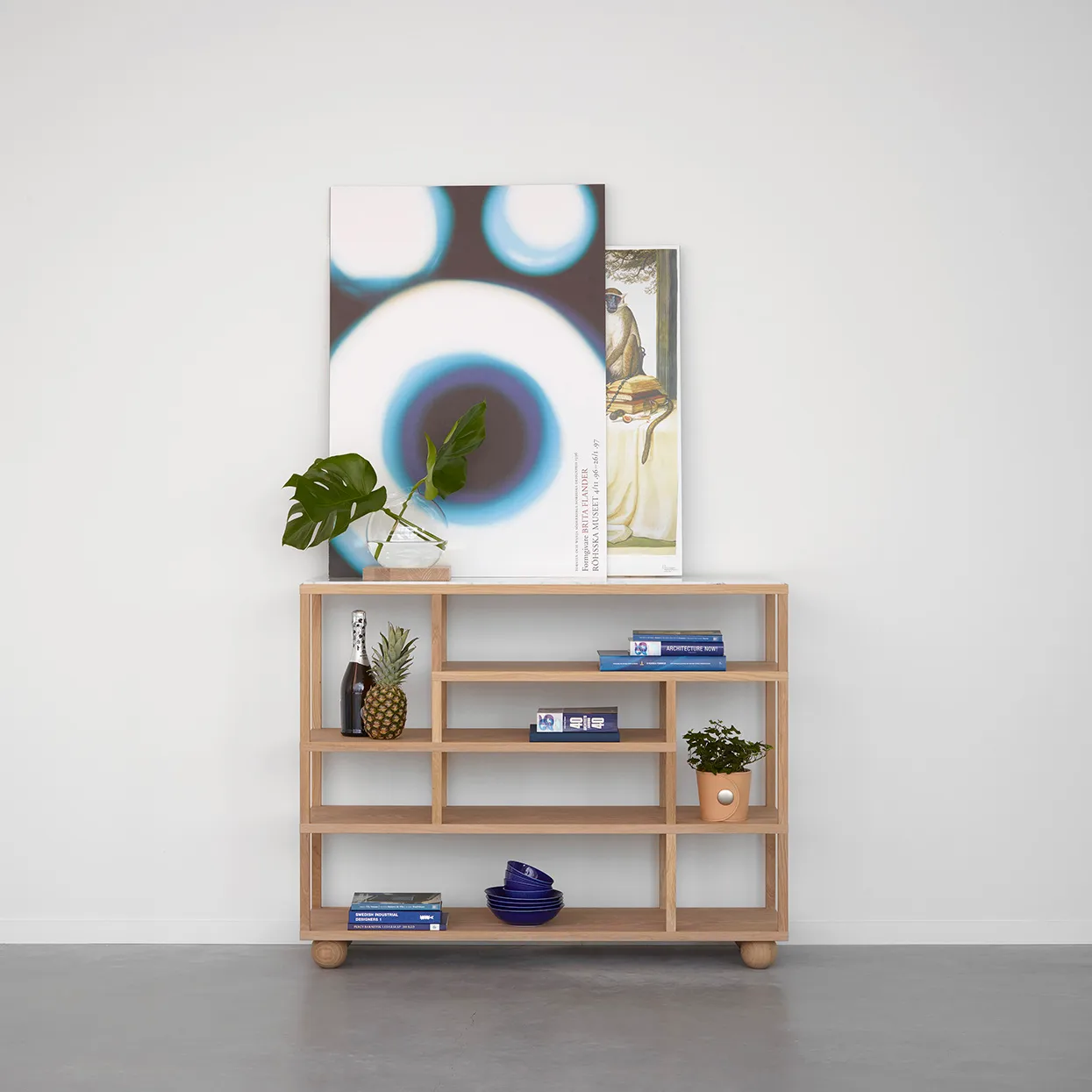 Show hylla med marmortopp, Vitoljad ek A2