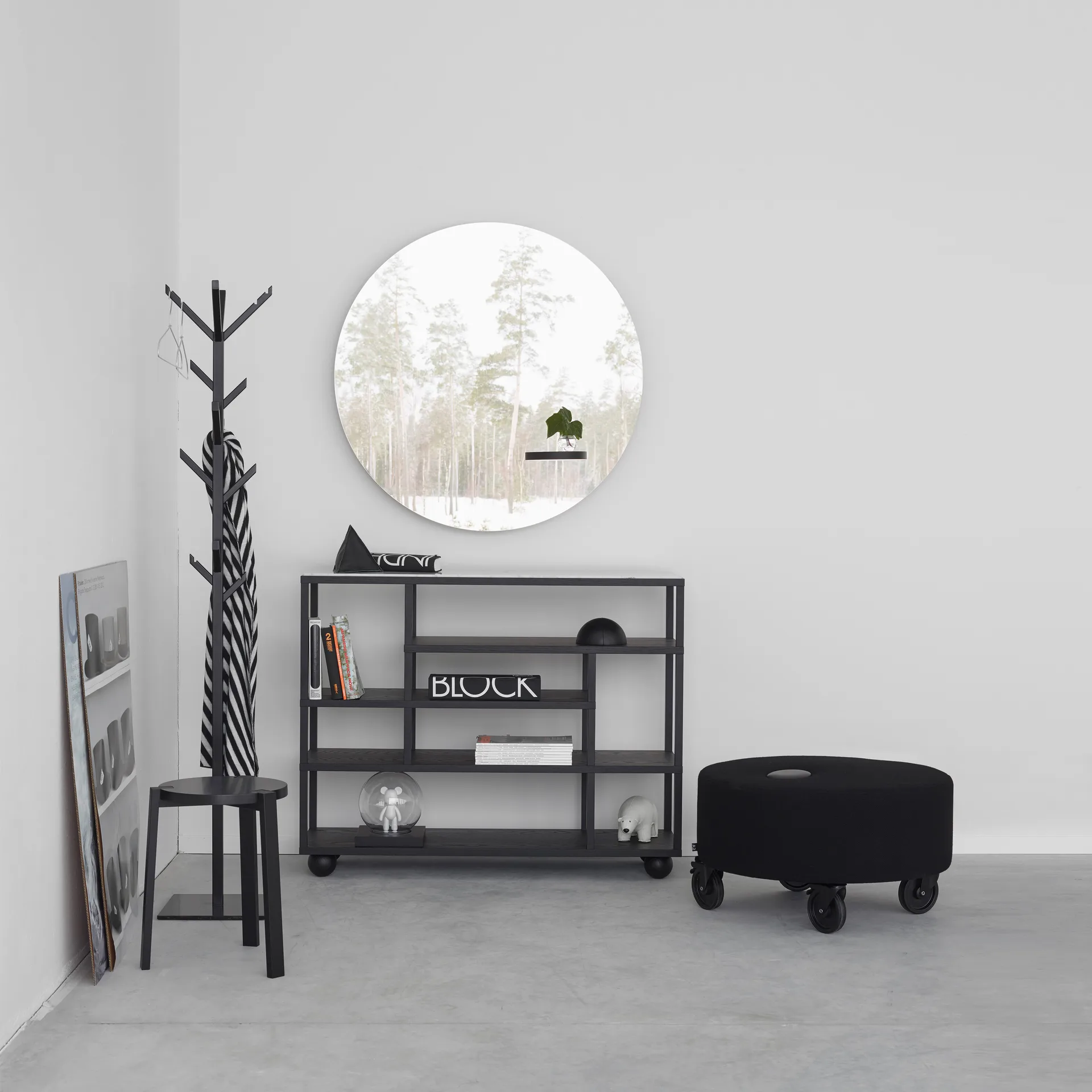 Show hylla, Svartbetsad ek A2