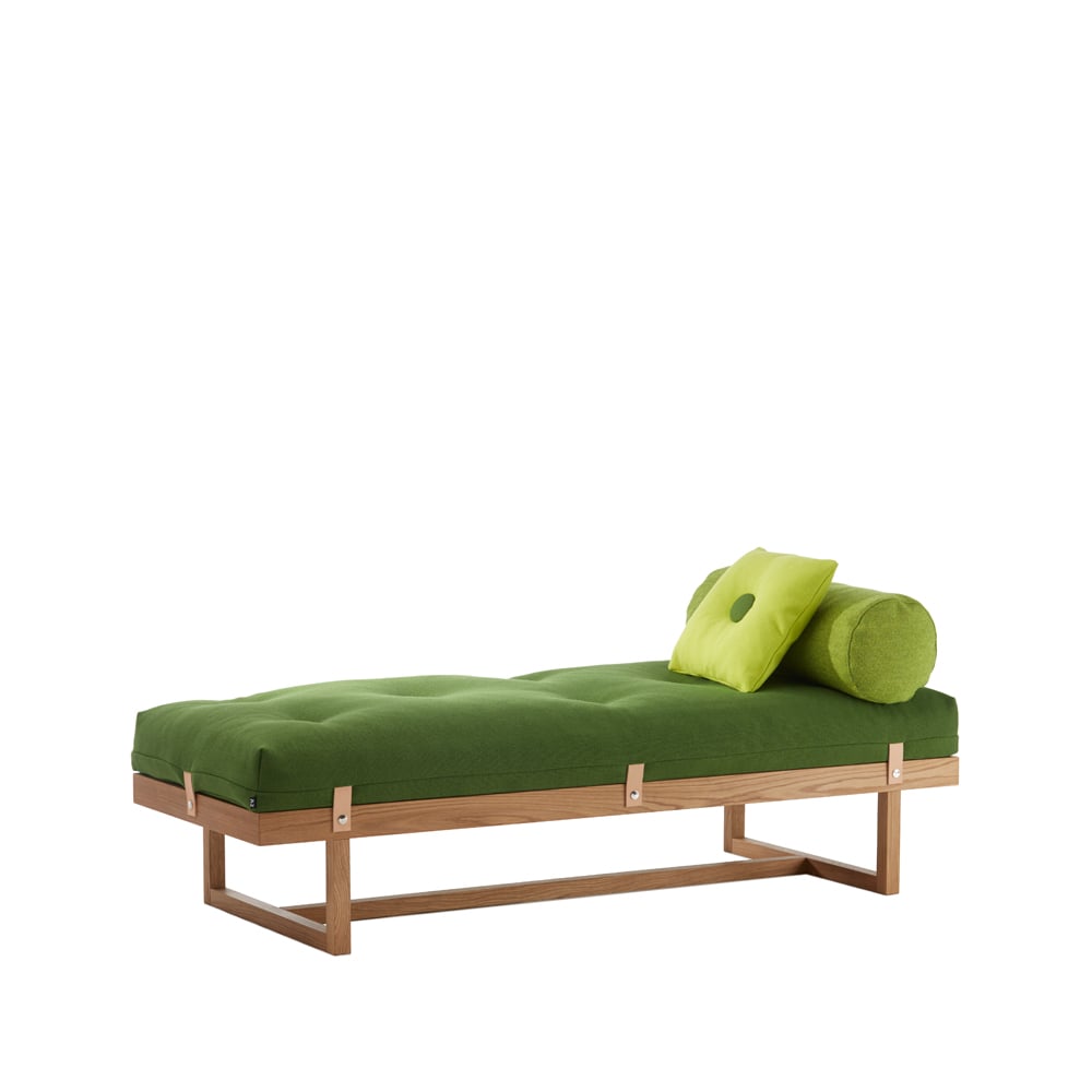 A2 Stay dagbädd tyg grön, stomme i oljad ek | Skandinavisk Design | Dagbäddar | Grön