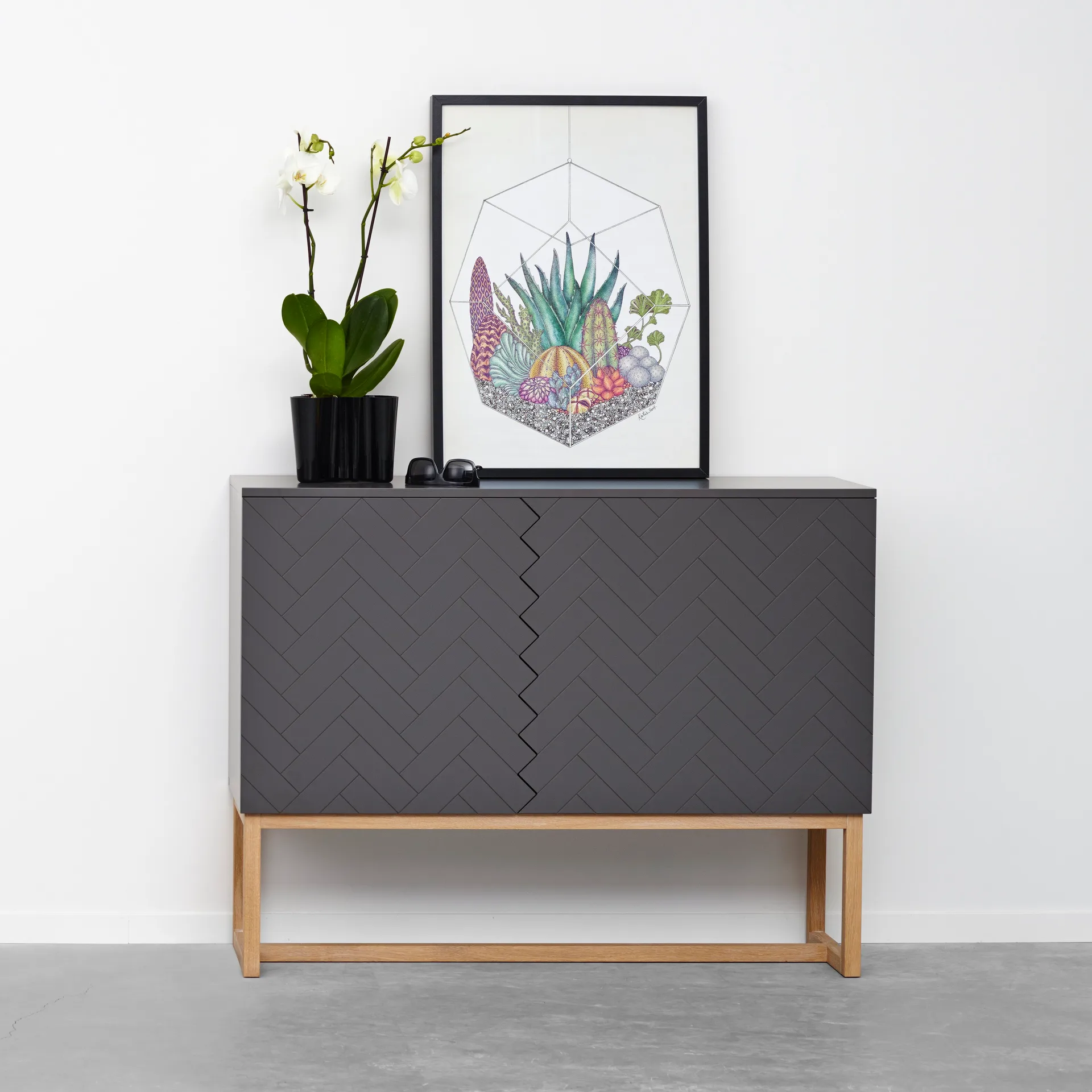 Story skåp, Grå-vitlaserade ekben A2