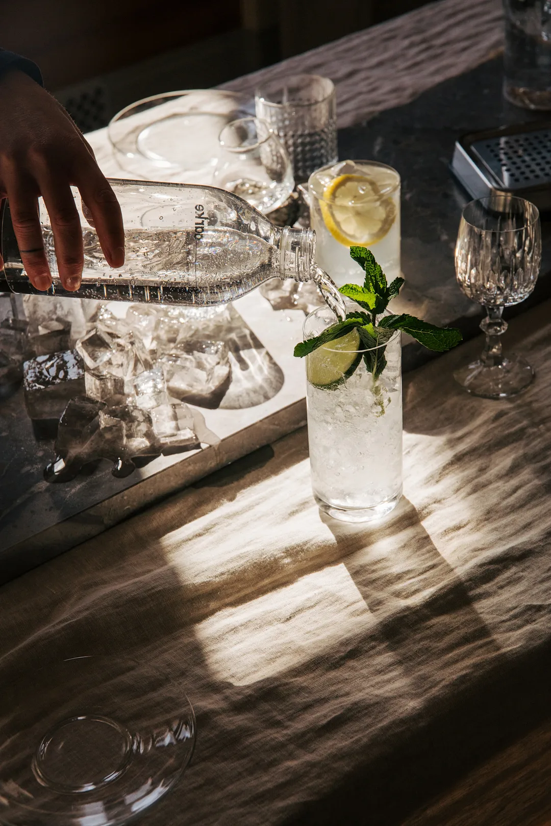 Aarke PET vattenflaska 1 L, Polerat stål Aarke