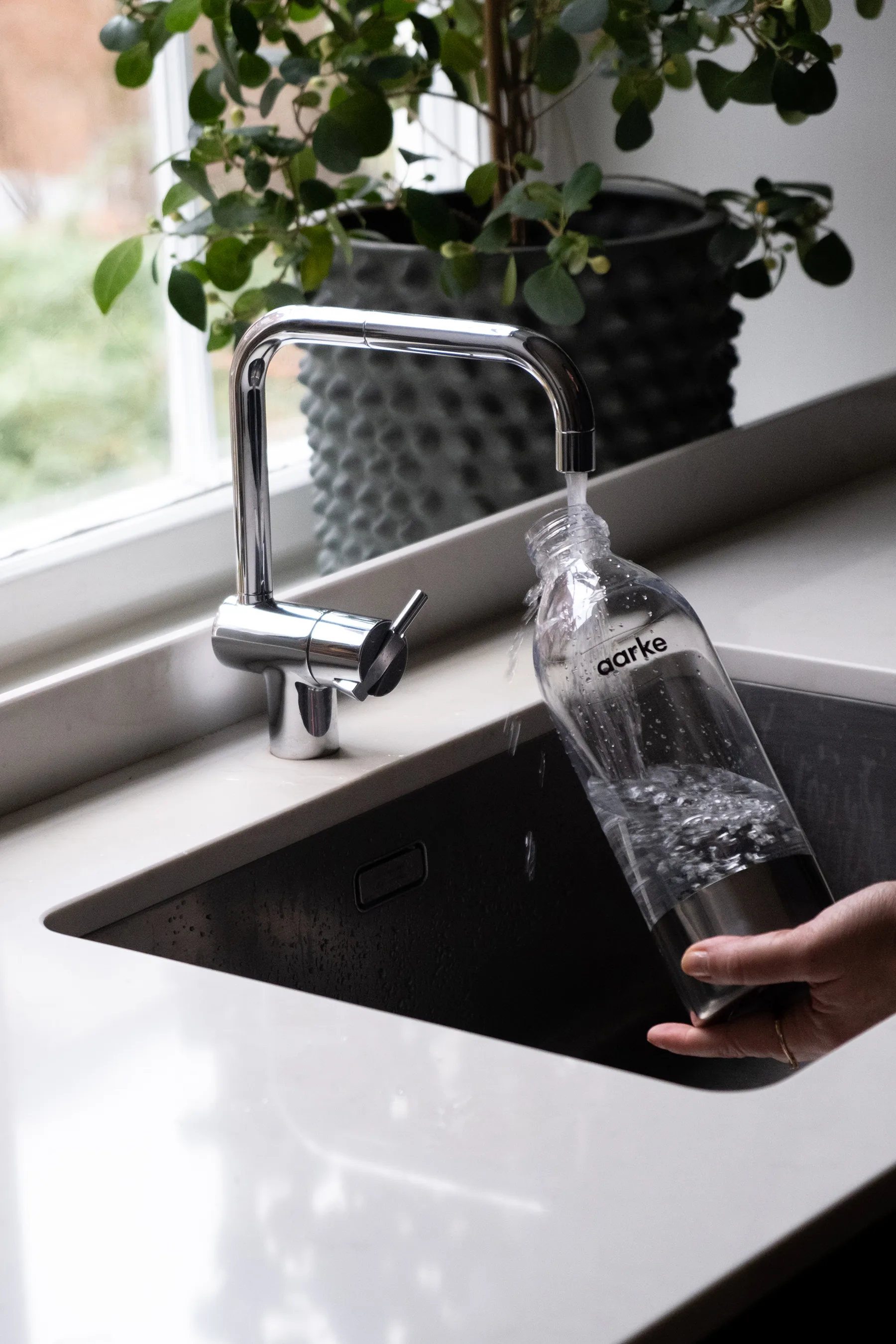 Aarke PET vattenflaska 1 L, Polerat stål Aarke