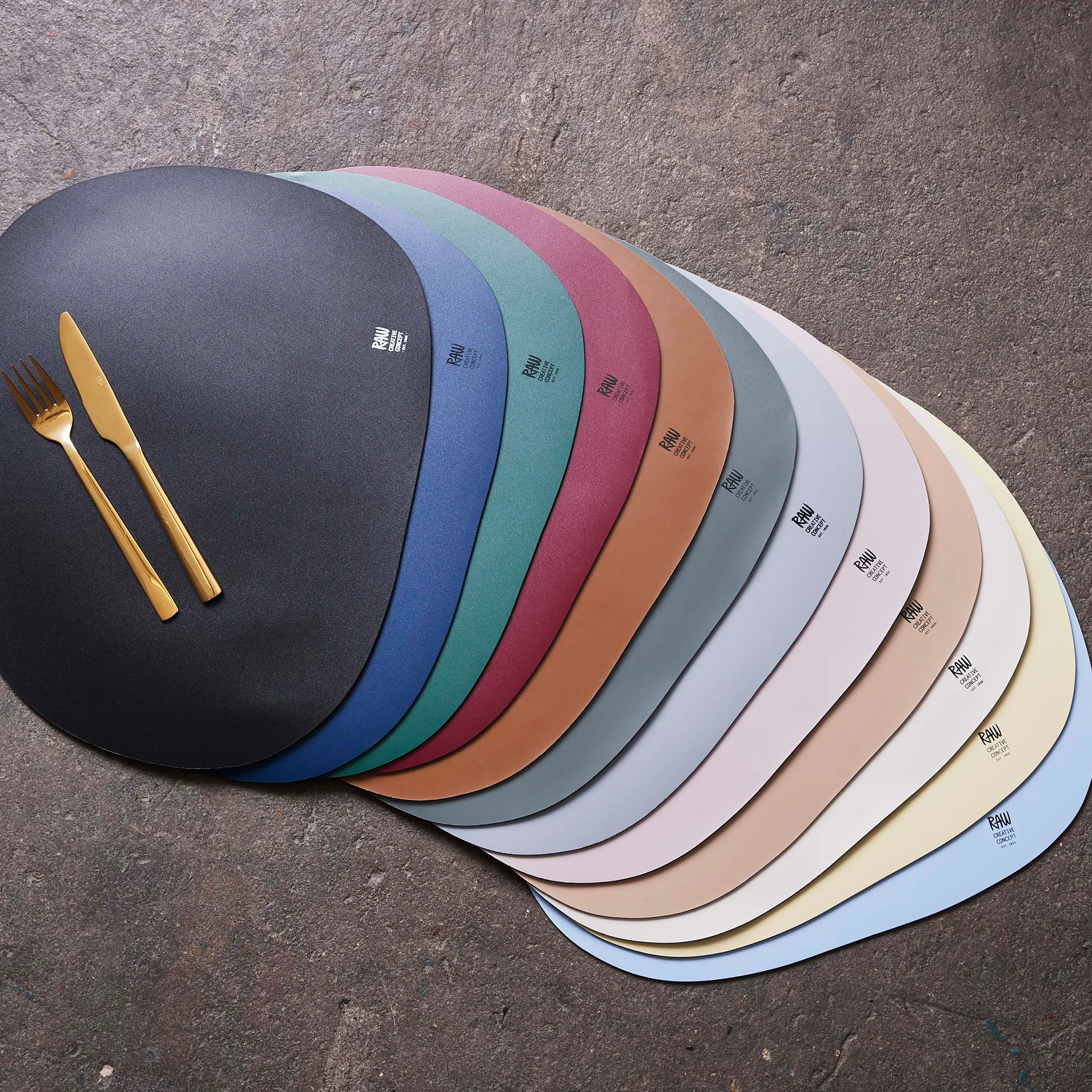 Raw bordstablett 41x33,5 cm, Svart Aida