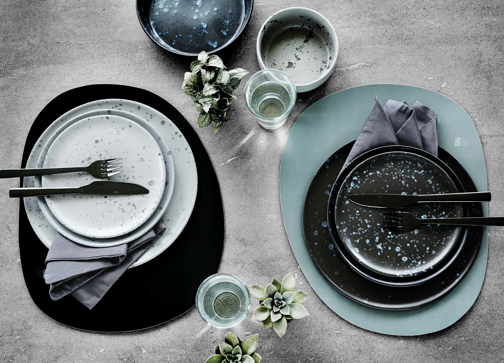 Raw bordstablett 41x33,5 cm, Svart Aida