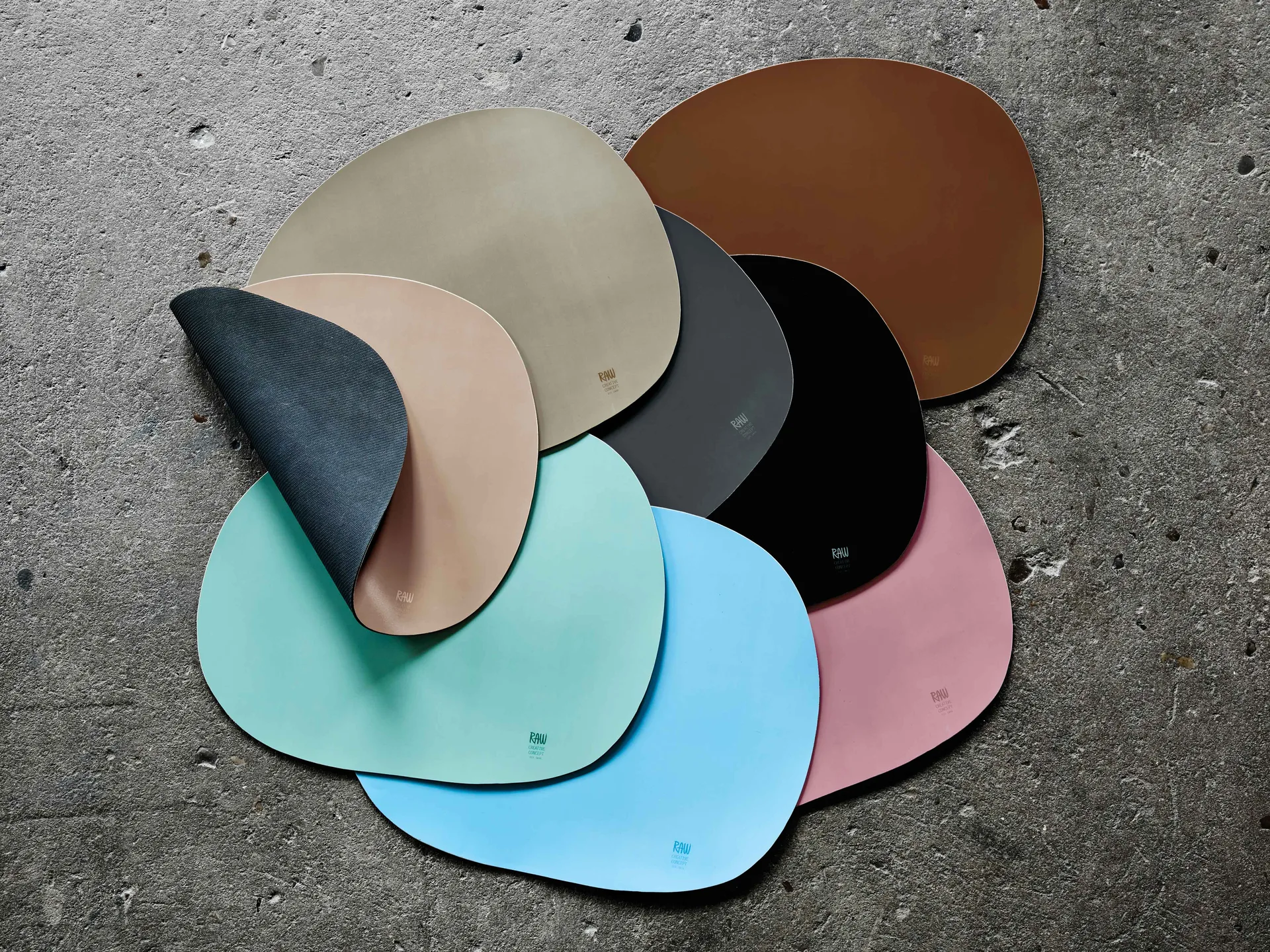 Raw bordstablett 41x33,5 cm, Svart Aida