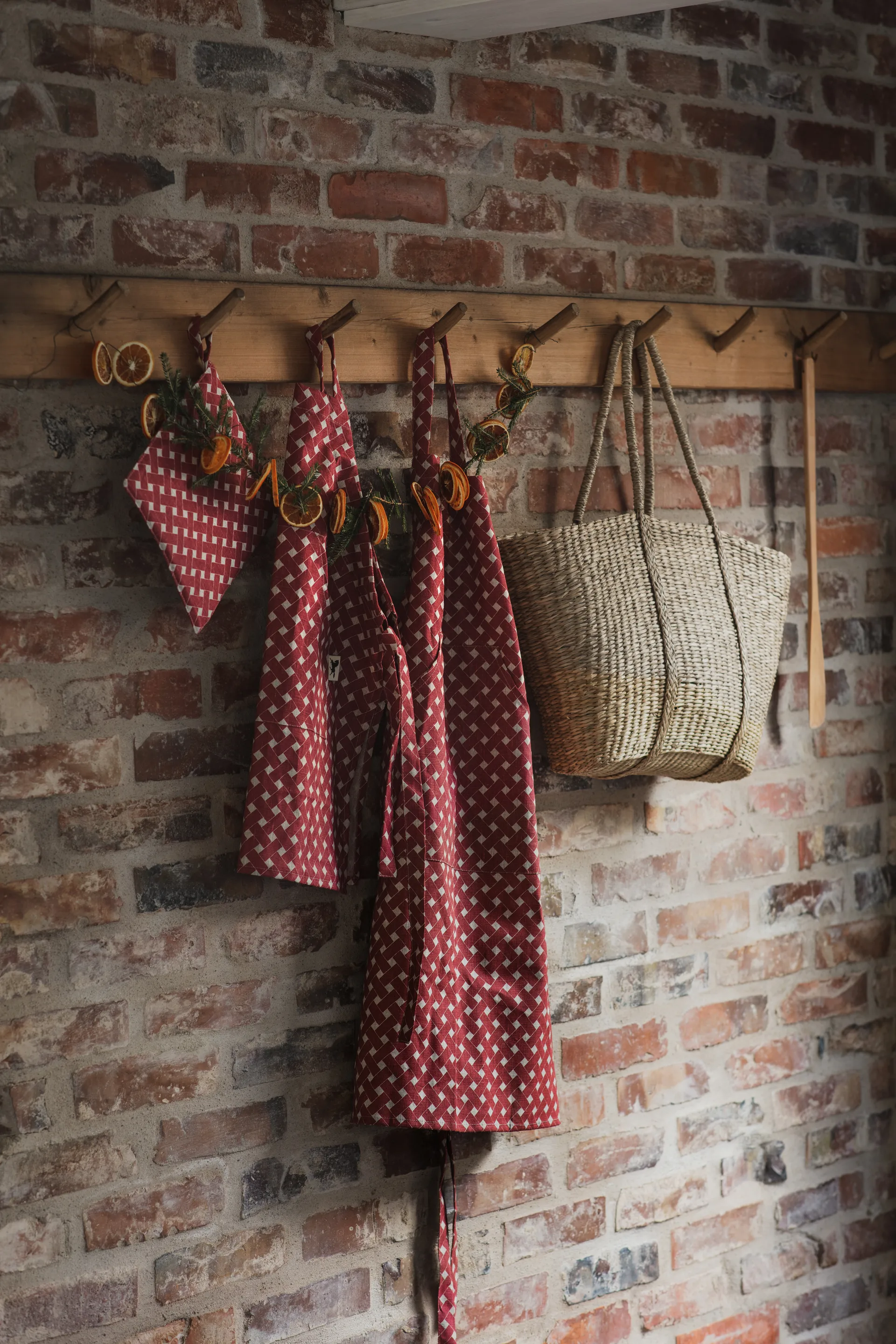 Korg förkläde barn, Röd Almedahls