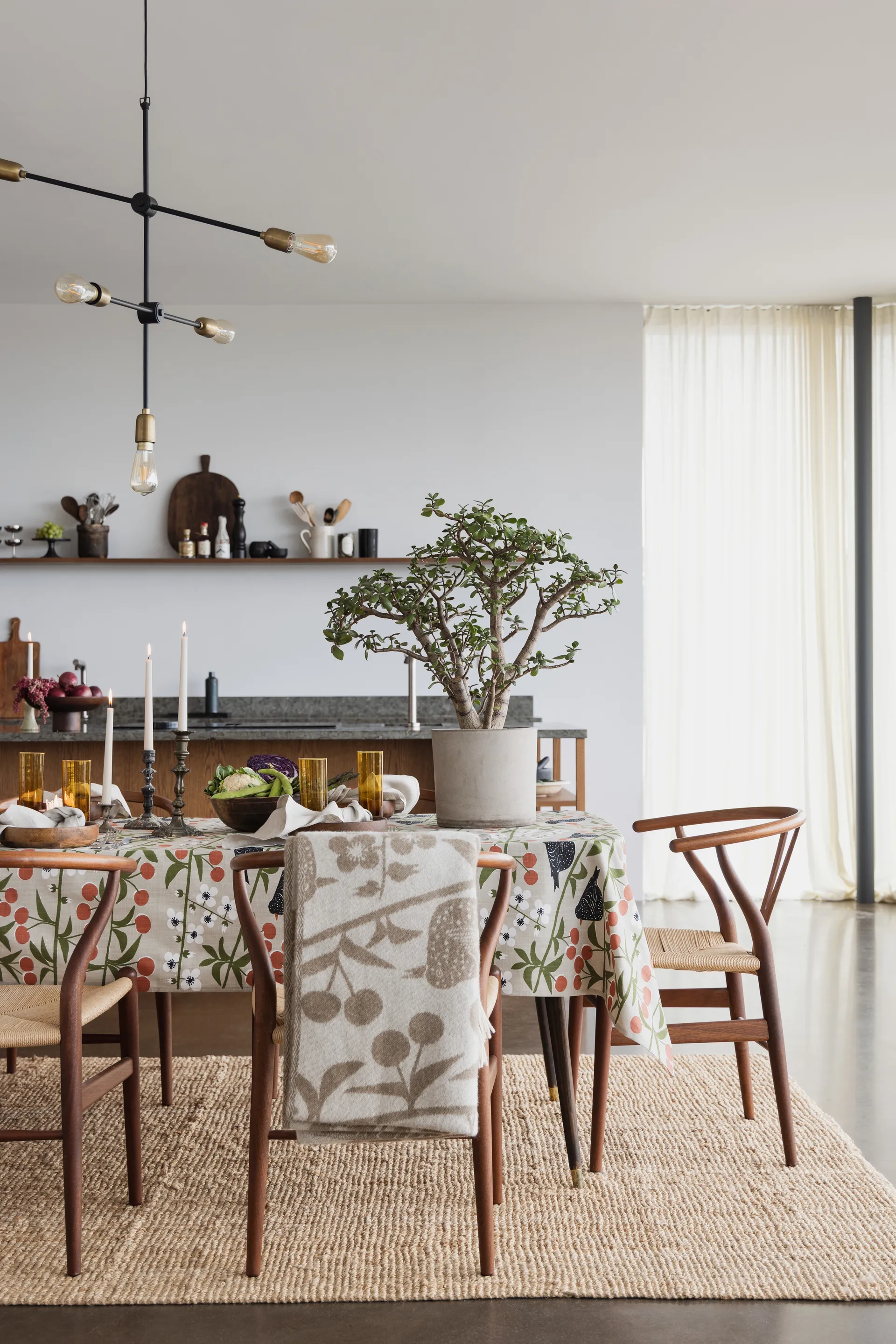 Körsbärsträdgården duk, Beige, 145x250 cm Almedahls