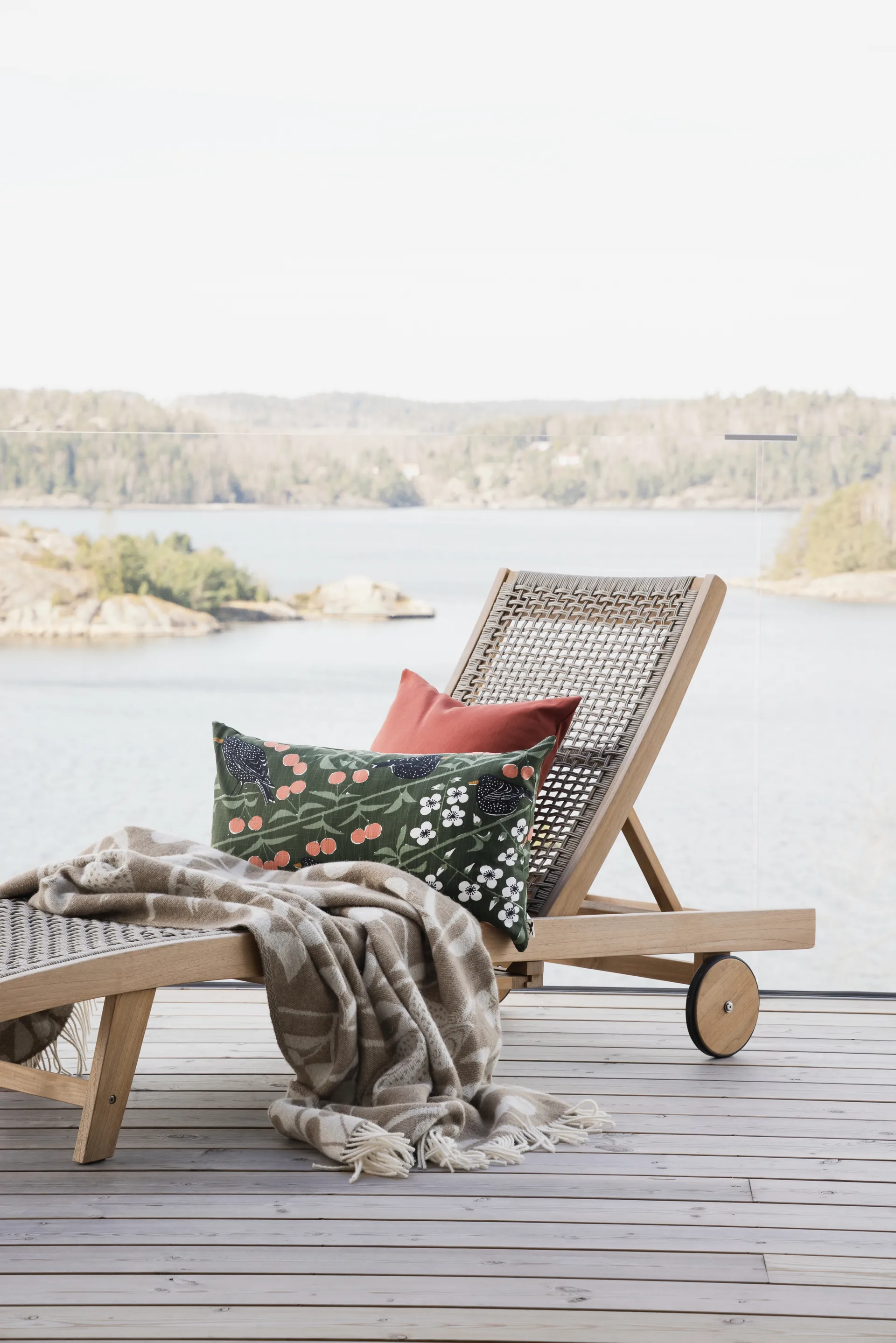 Körsbärsträdgården pläd 130x170 cm, Brun-offwhite Almedahls