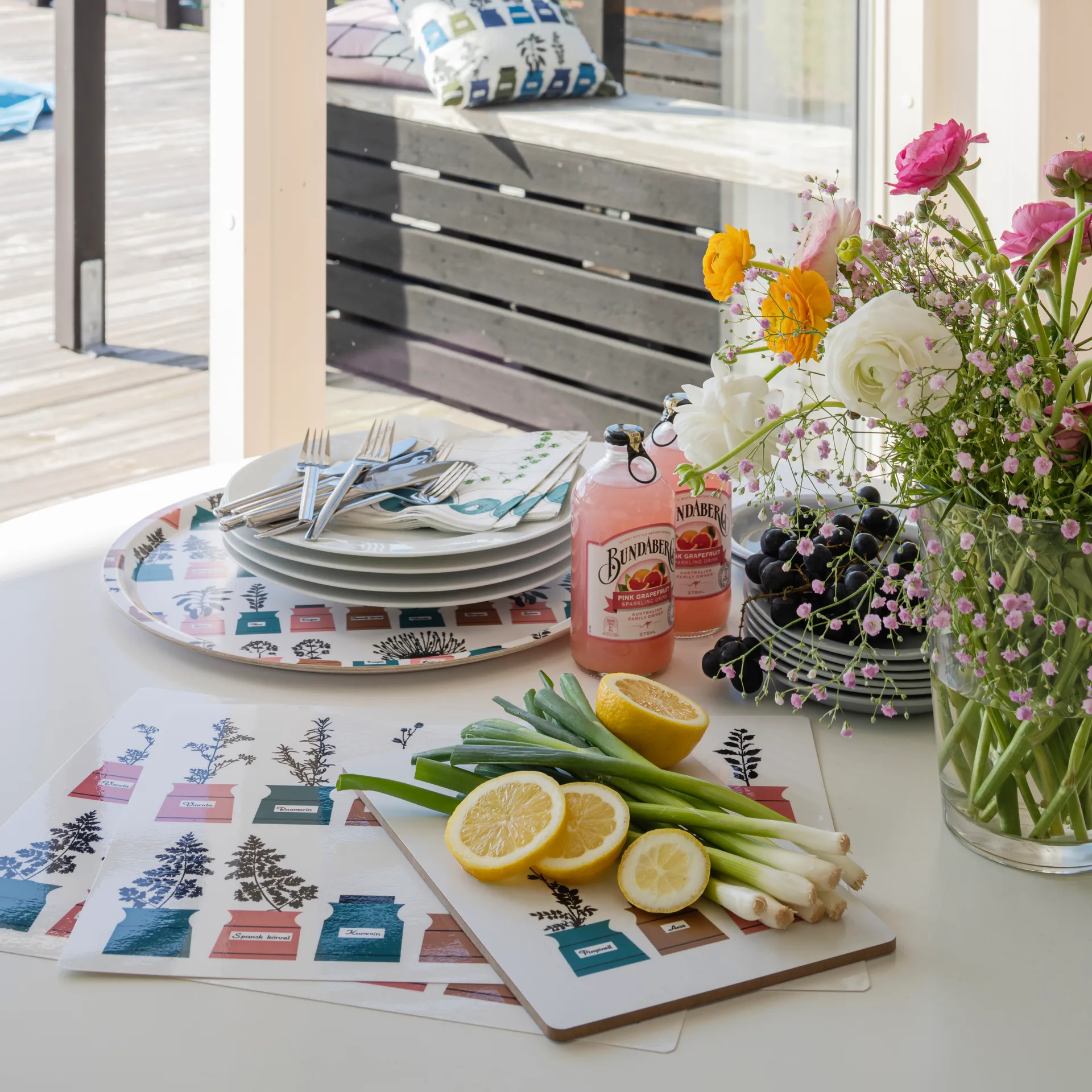 Persons kryddskåp bricka Ø38 cm, Rosa-grå Almedahls