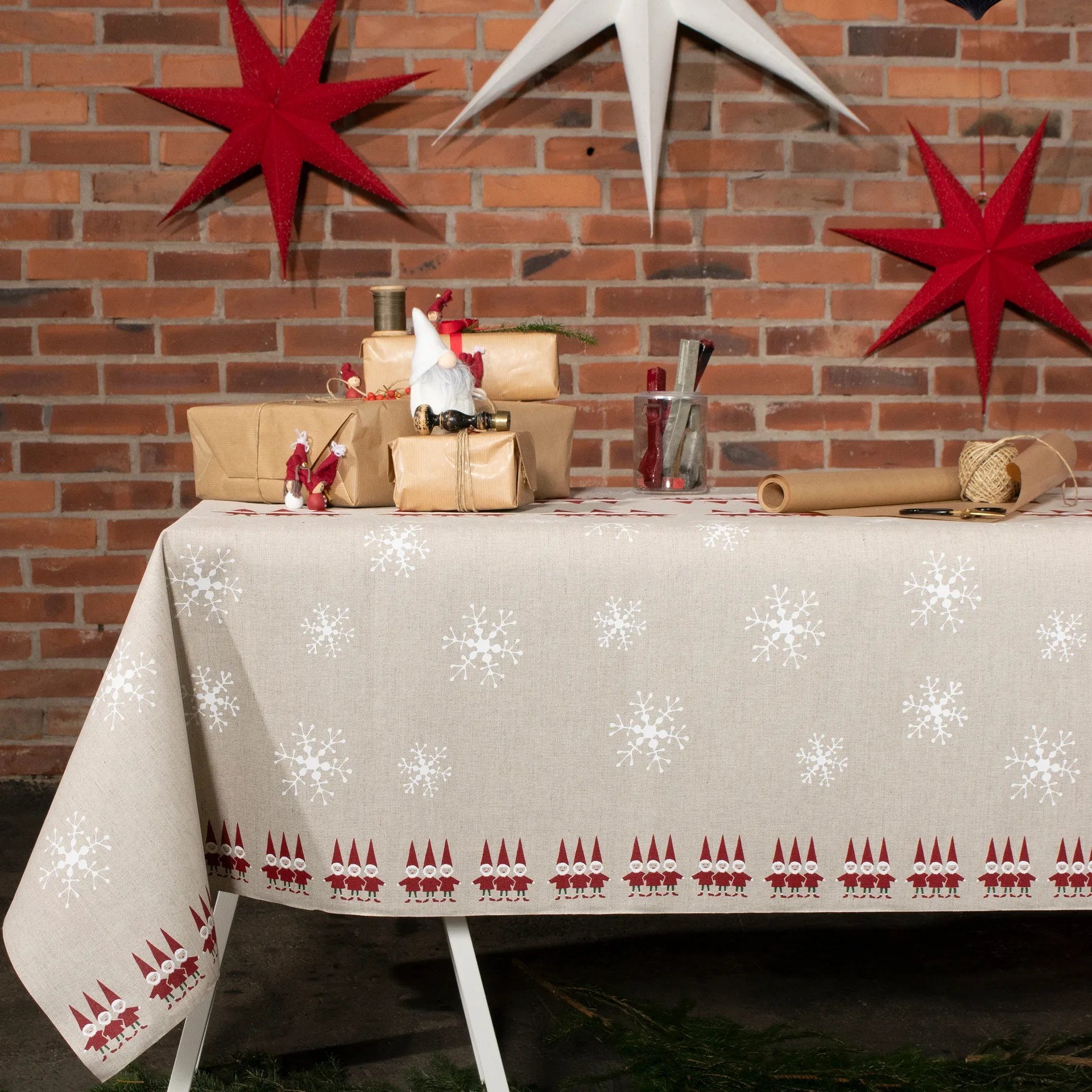 Tomtenisse duk 147x250 cm, Beige Almedahls