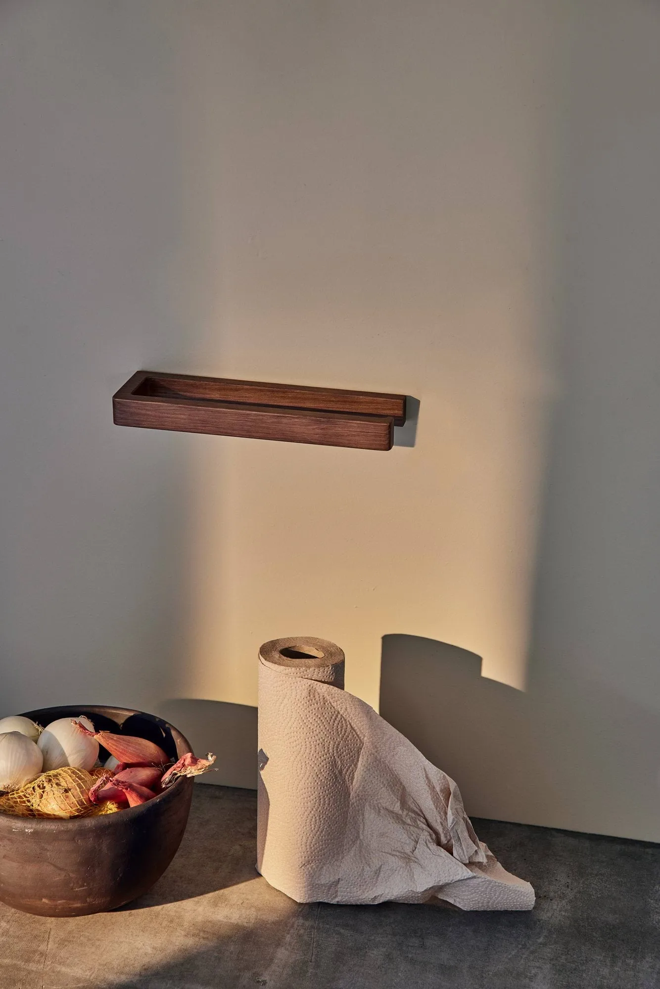 Andersen hushållspappershållare 2, Lackad ask Andersen Furniture