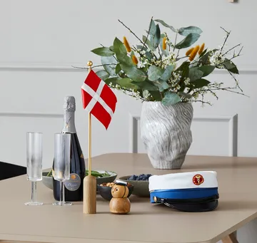 Celebrating Denmark flagga 40 cm - Oak-brass - Andersen Furniture