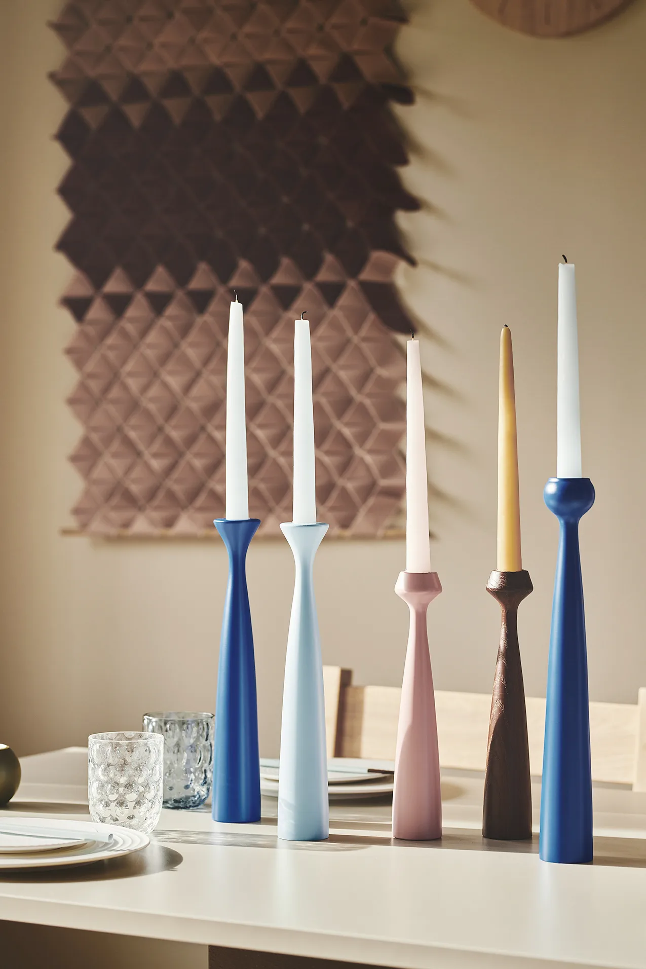 Blossom Lily ljusstake 24,5 cm, Smoked oak Applicata