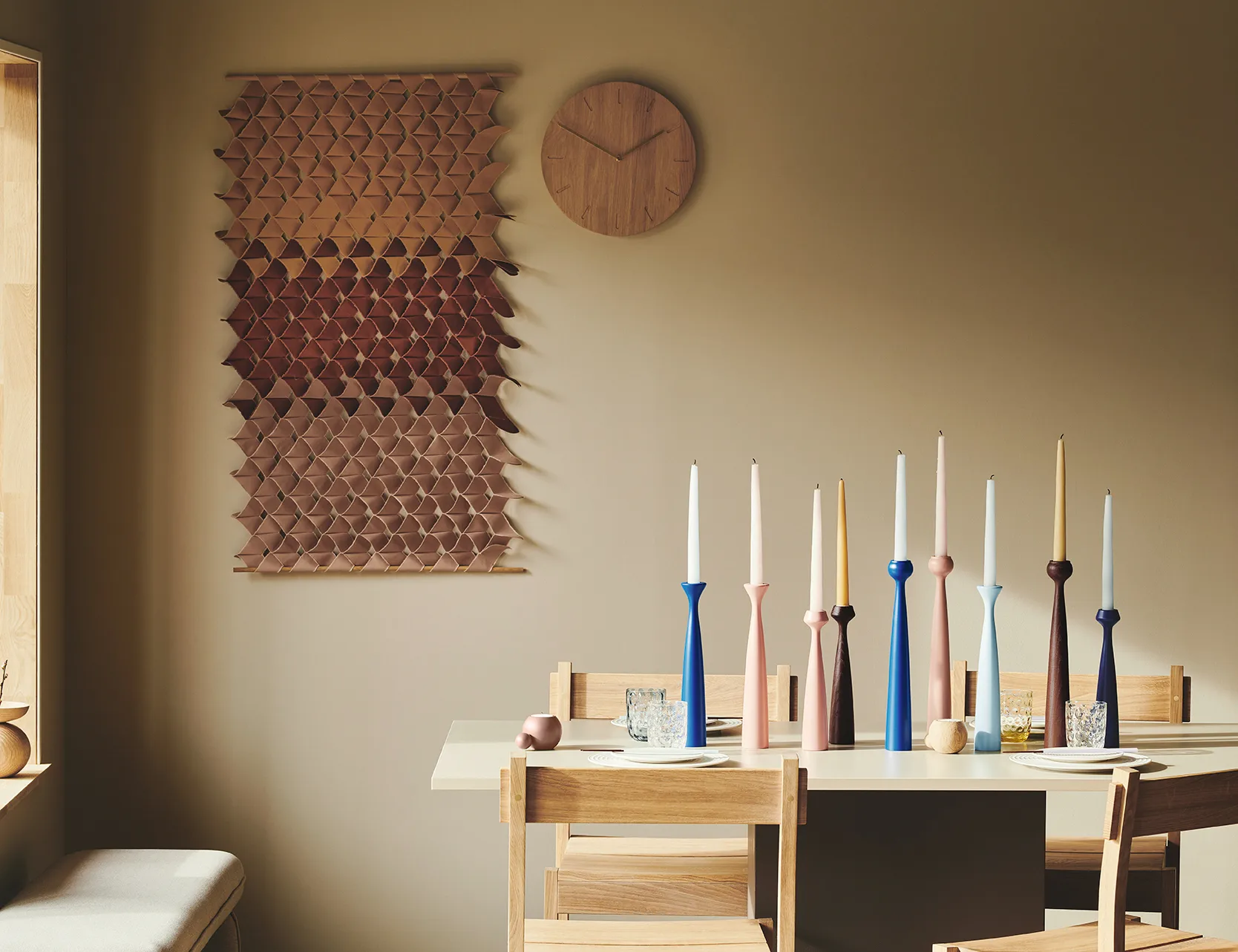 Blossom Lily ljusstake 24,5 cm, Smoked oak Applicata