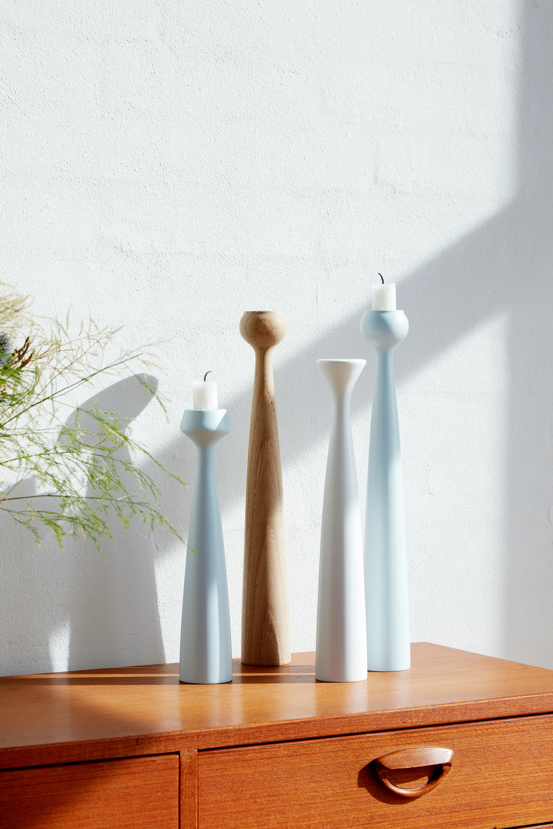 Blossom Tulip ljusstake 33,5 cm, Oiled oak Applicata