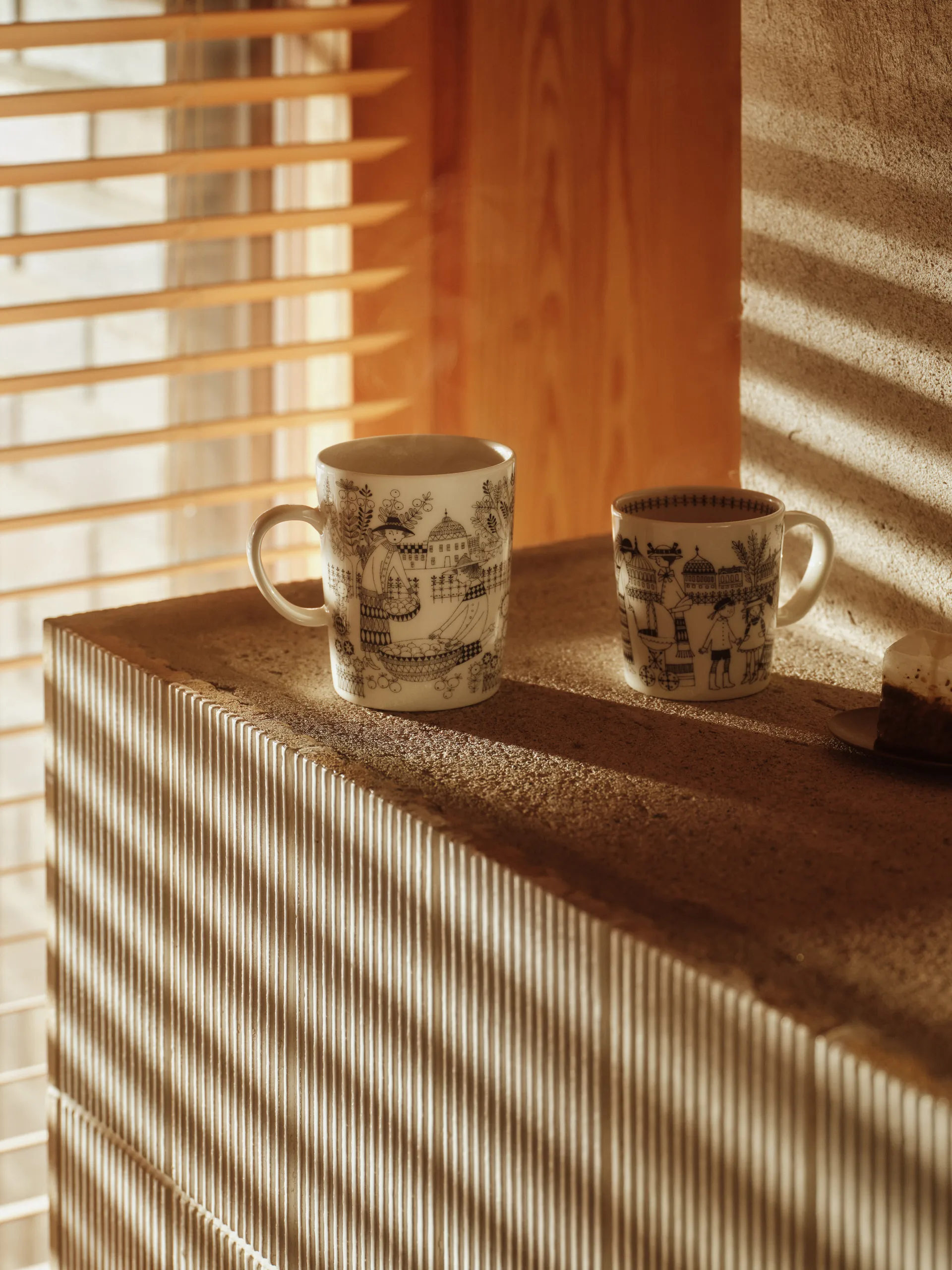 Emilia mugg 50 cl, Svart-vit Arabia