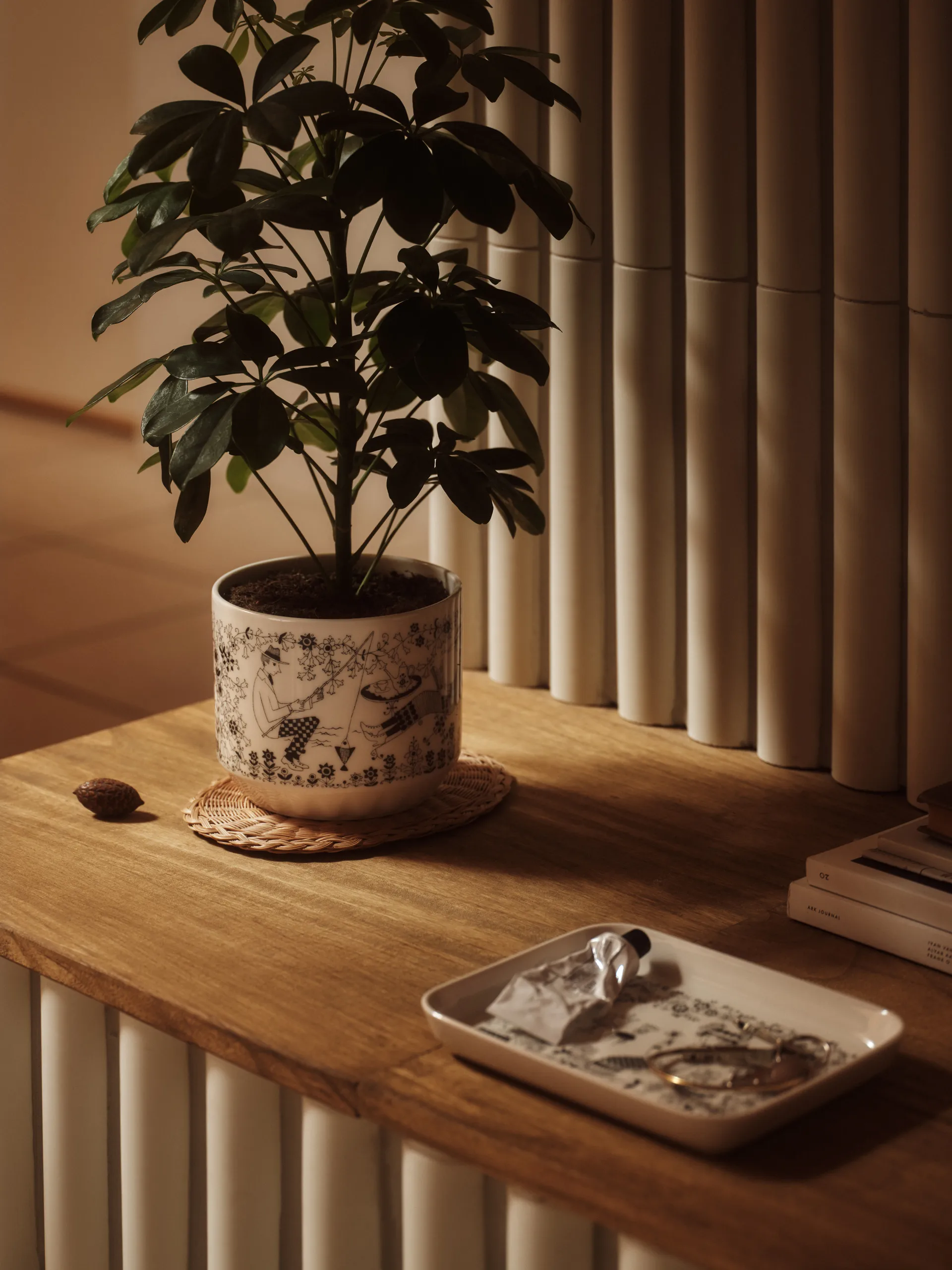 Emilia tallrik 15x19 cm, Svart-vit Arabia