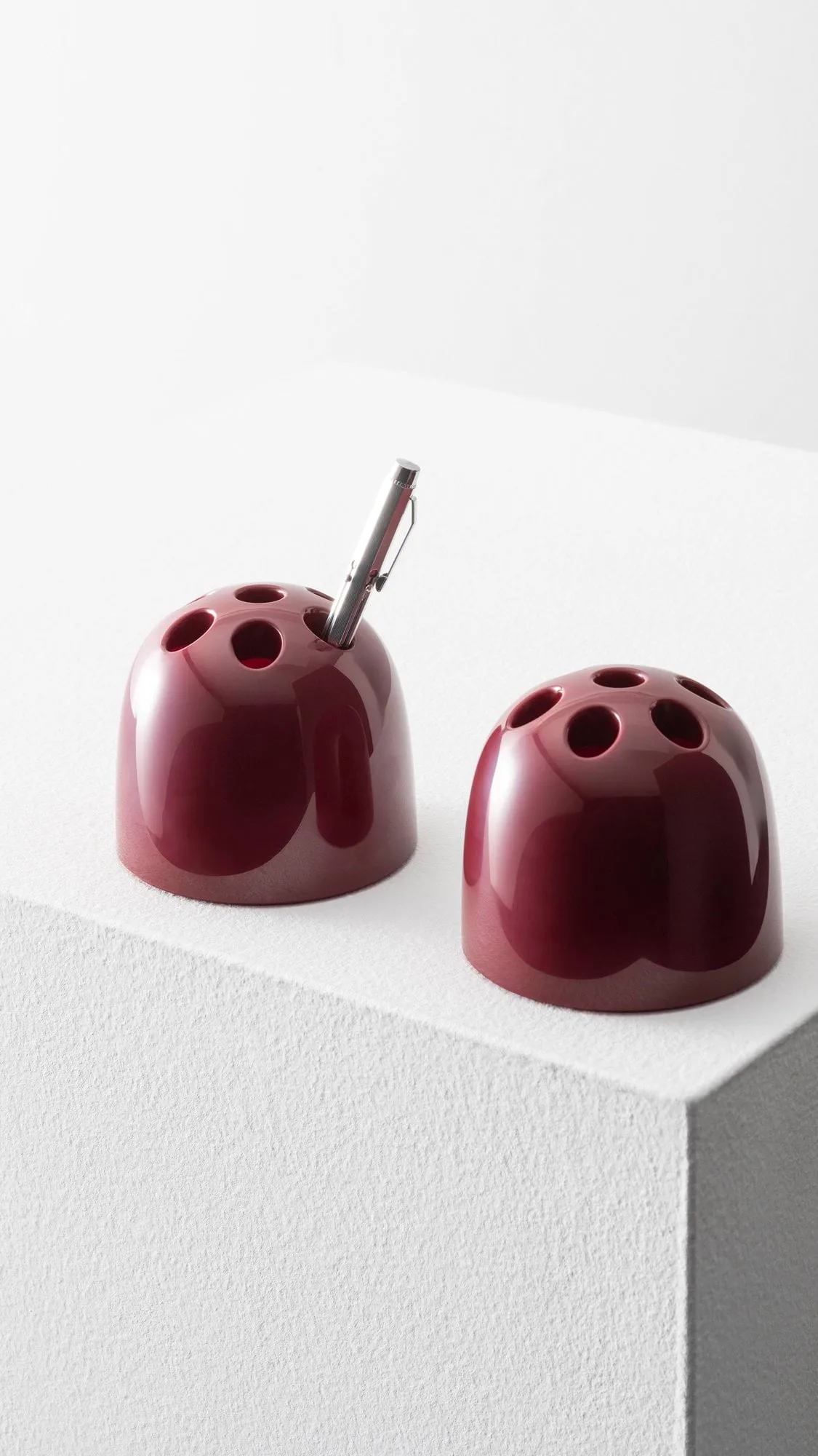 Dedalino pennställ, Ruby red Artemide Dedalino pennställ, Ruby red Artemide