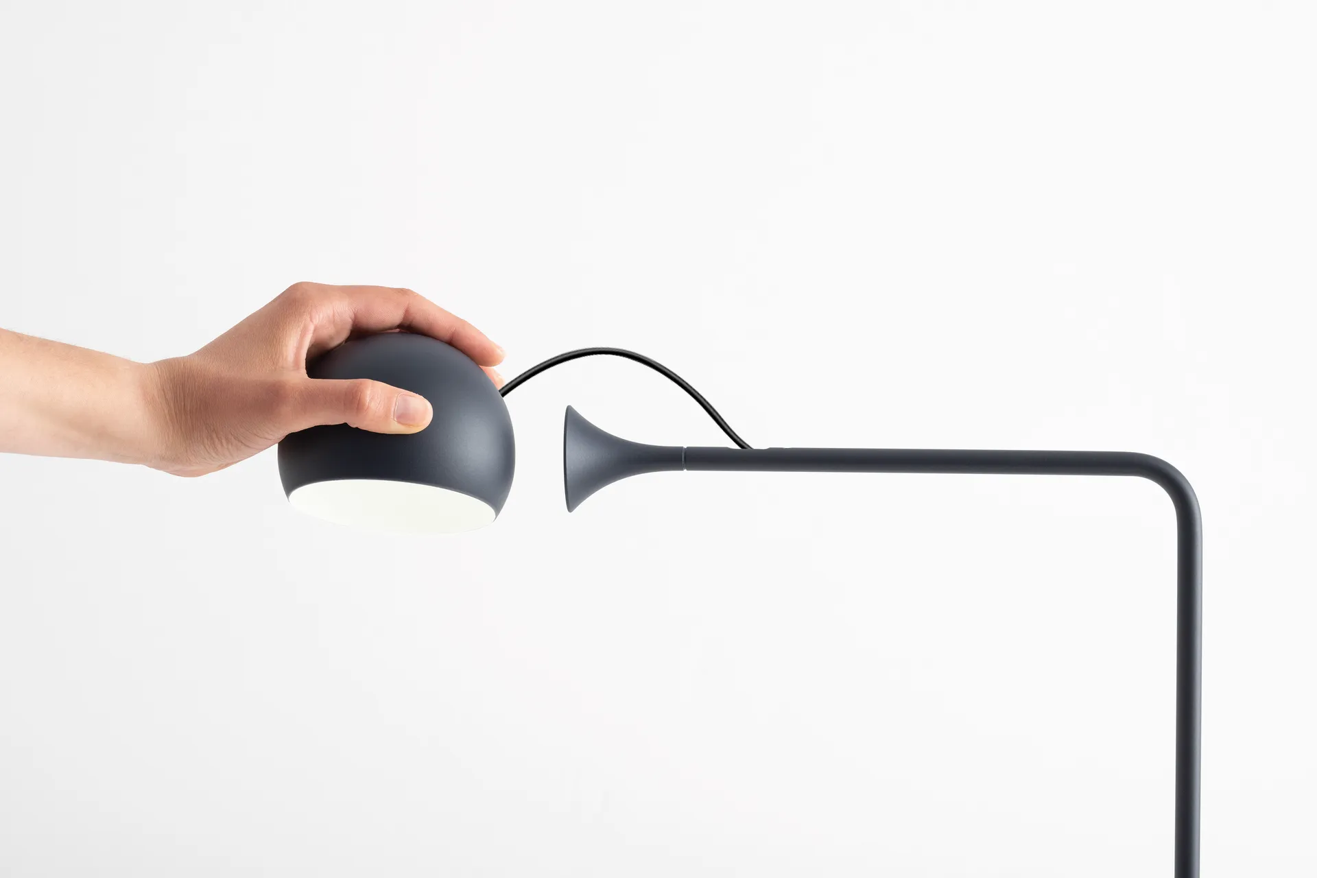 Ixa Reading golvlampa, Anthracite Artemide