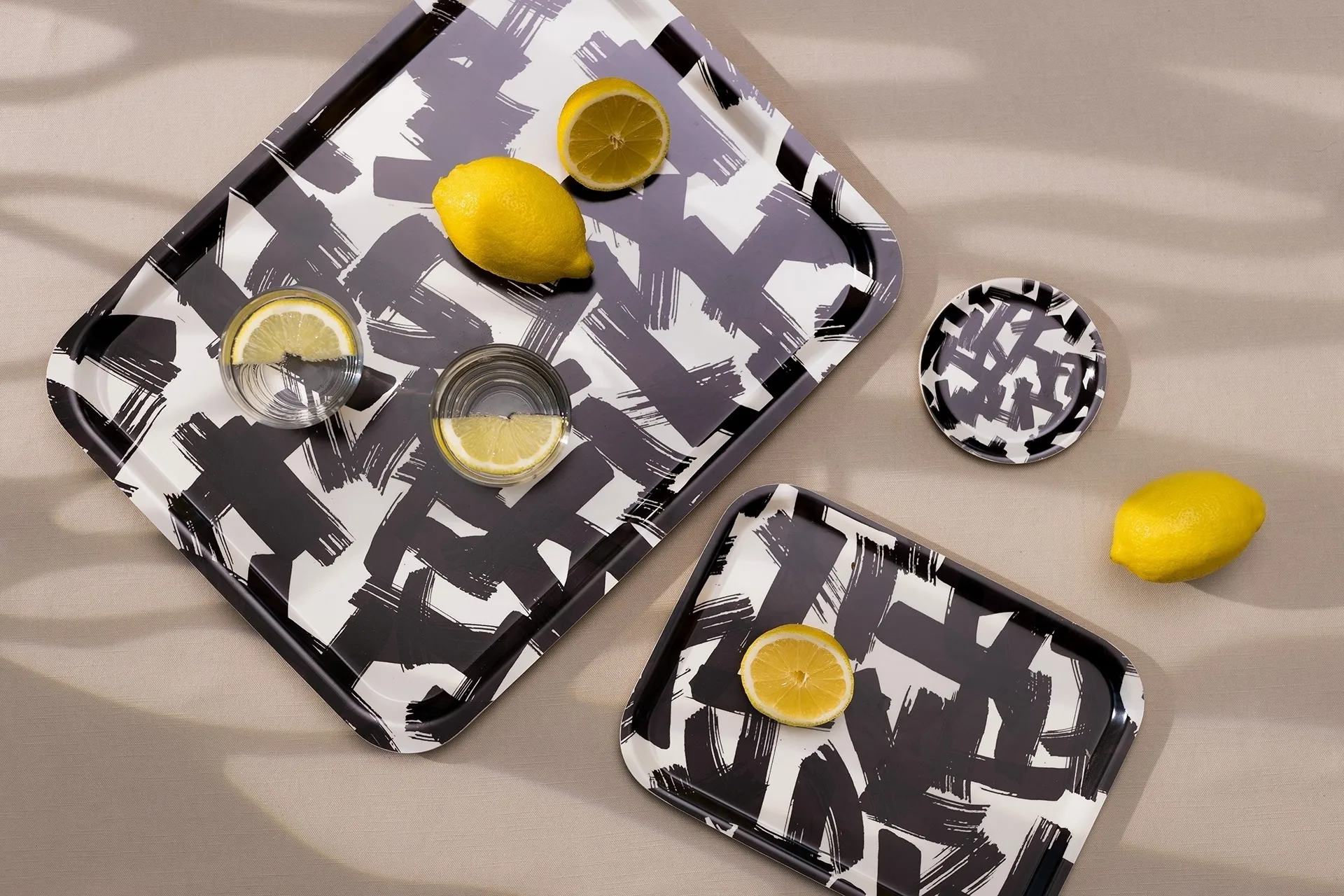 Kryss bricka 33x43 cm, Black-white Åry Home