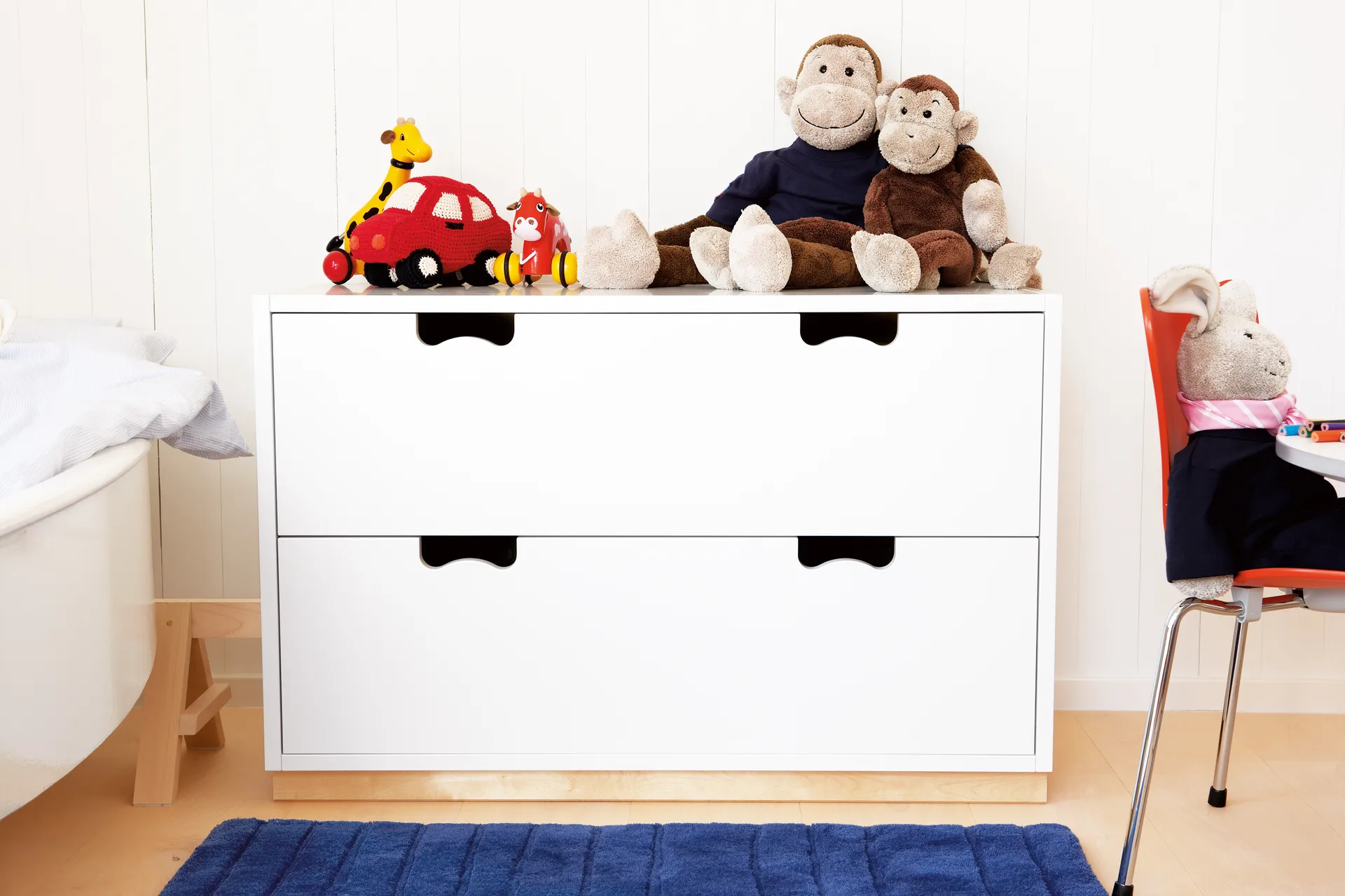 Snö A2 byrå, Vit, eksockel Asplund