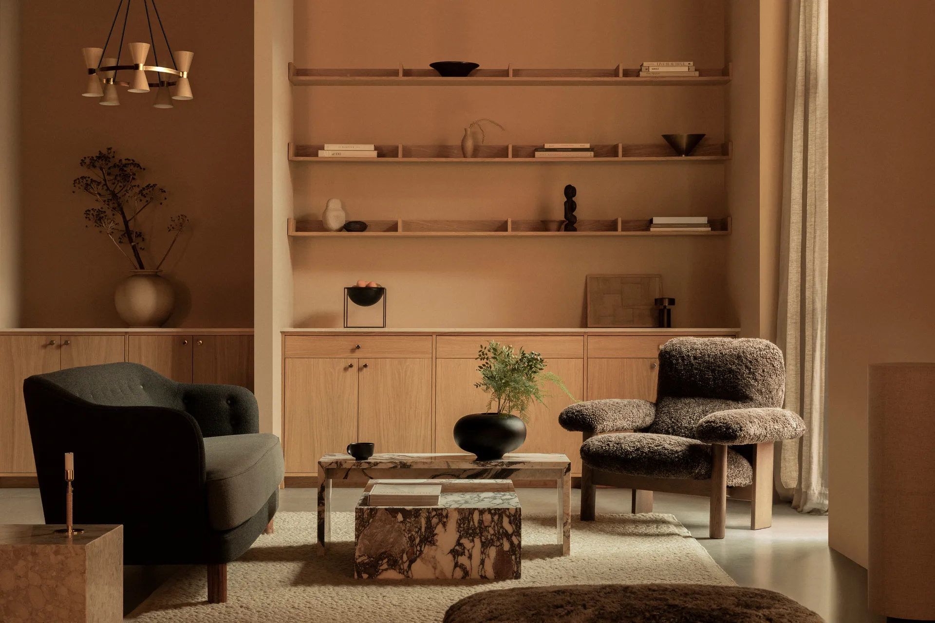 Brasilia fåtölj, Walnut-Nature sheepskin curly Audo Copenhagen