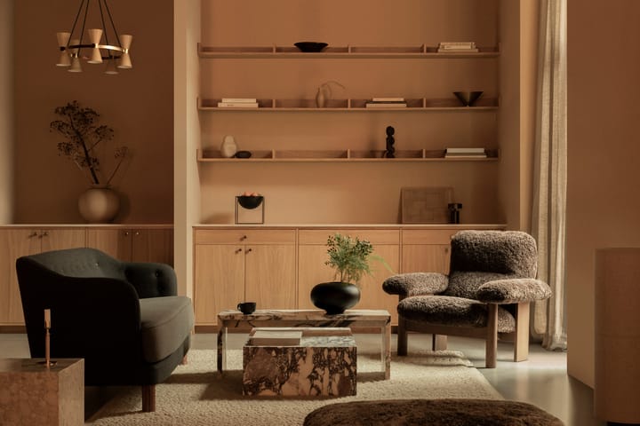 Brasilia fåtölj, Walnut-Sahara sheepskin curly Audo Copenhagen