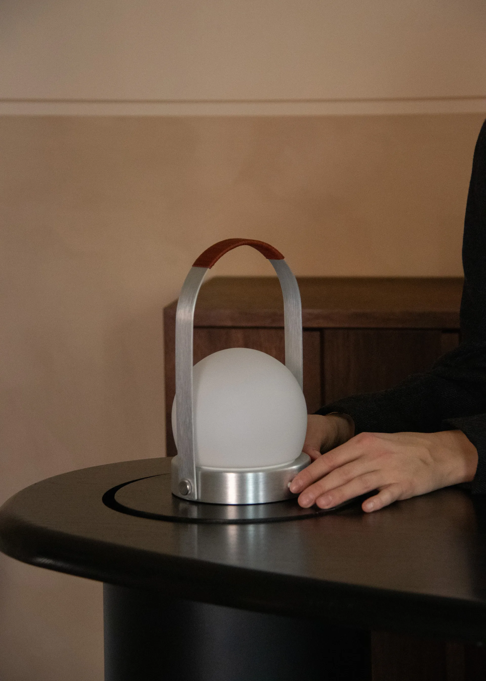 Carrie portabel bordslampa, Borstad aluminium Audo Copenhagen