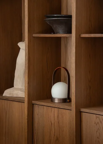 Carrie portabel bordslampa - Borstad aluminium - Audo Copenhagen