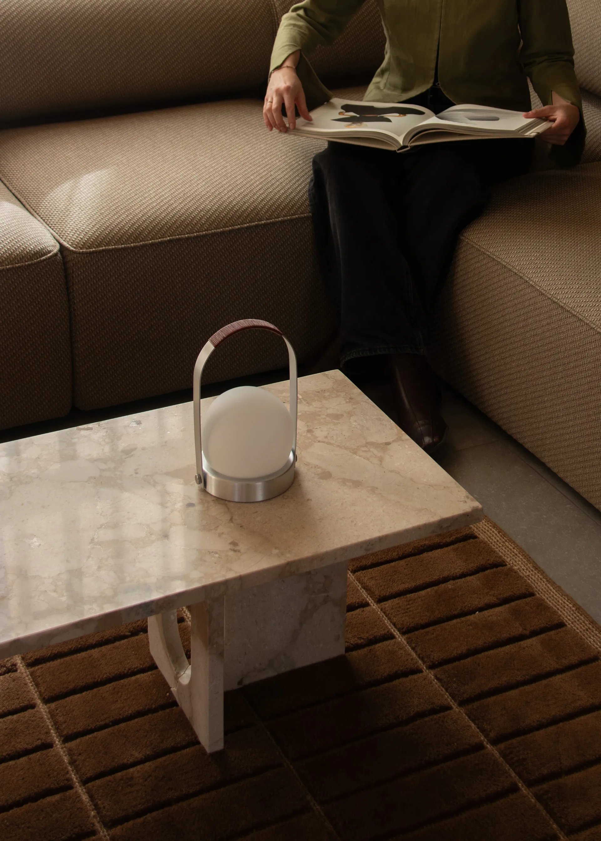 Carrie portabel bordslampa, Borstad aluminium Audo Copenhagen