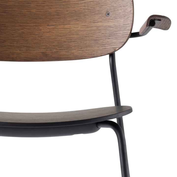 Co Chair matstol med armstöd - Mörkbetsad ek - Audo Copenhagen