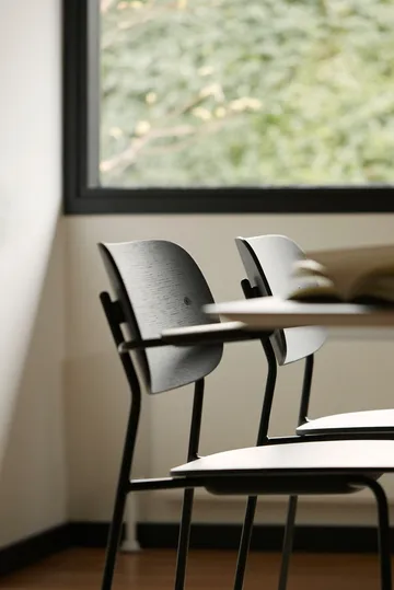 Co Chair matstol svarta ben - Svart ek - Audo Copenhagen