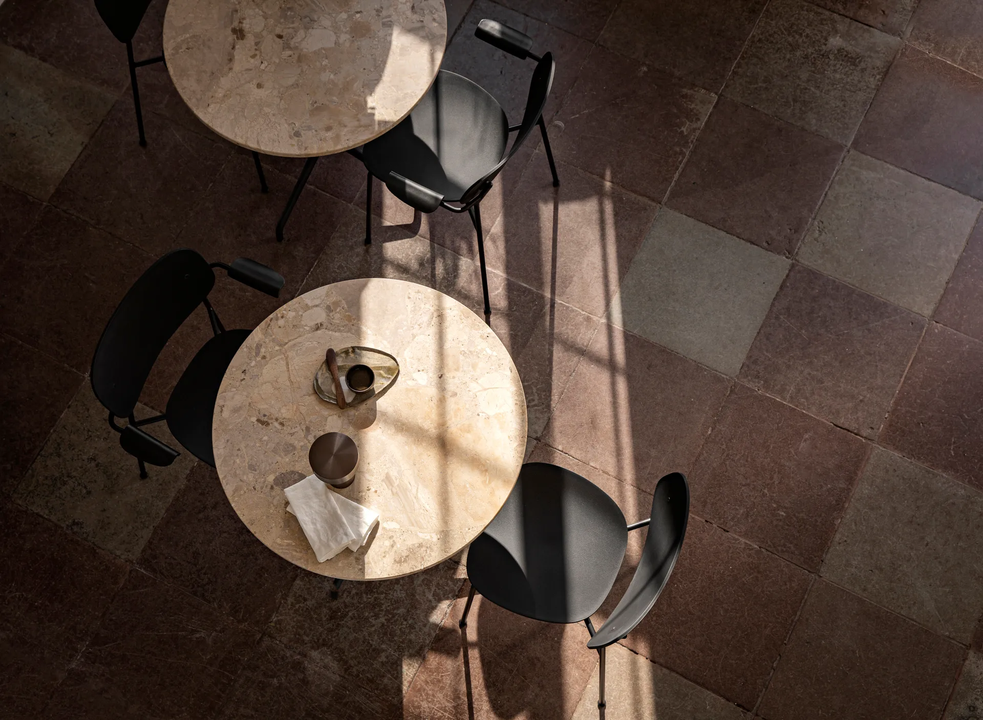 Co Chair matstol svarta ben, Svart-plast Audo Copenhagen