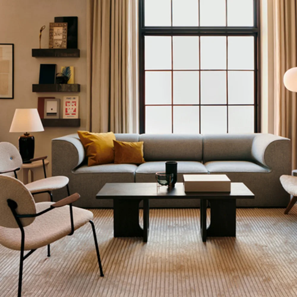 Co Loungestol, läder dakar 0842 black, rygg&arm. mörkb. ek, svart stativ Audo Copenhagen