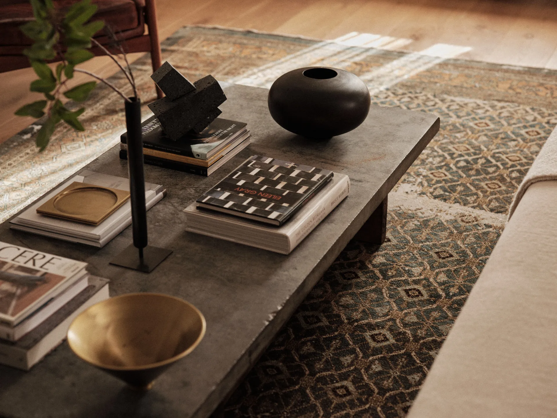 Converge bokstöd, Lava stone Audo Copenhagen