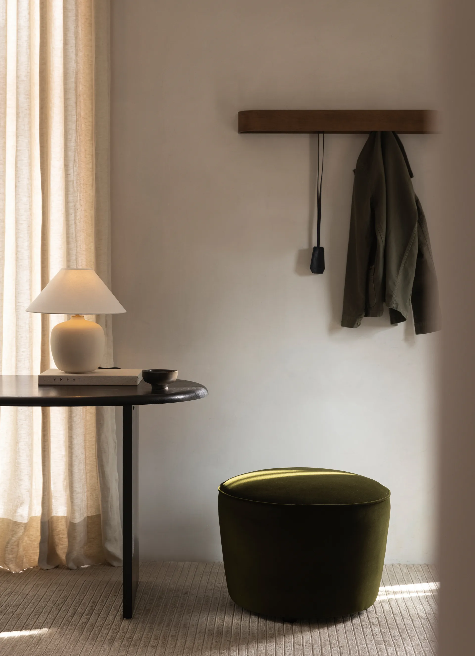 Epoch klädhängare 79 cm, Mörkbetsad ek Audo Copenhagen