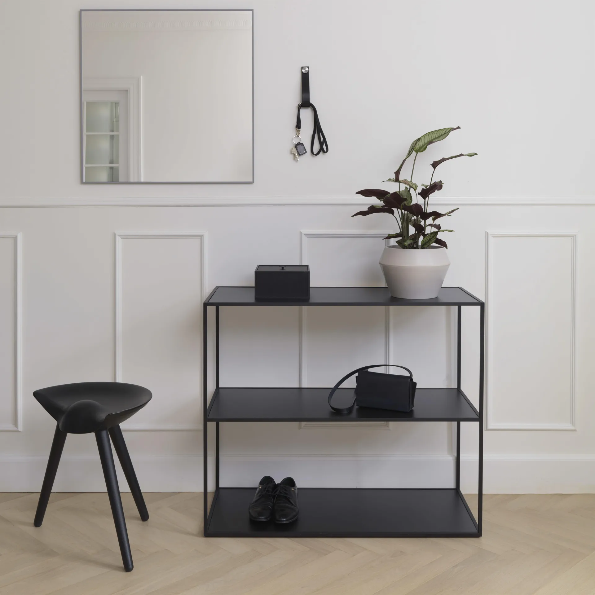 Frame 20 box med lock, svartbetsad ask Audo Copenhagen